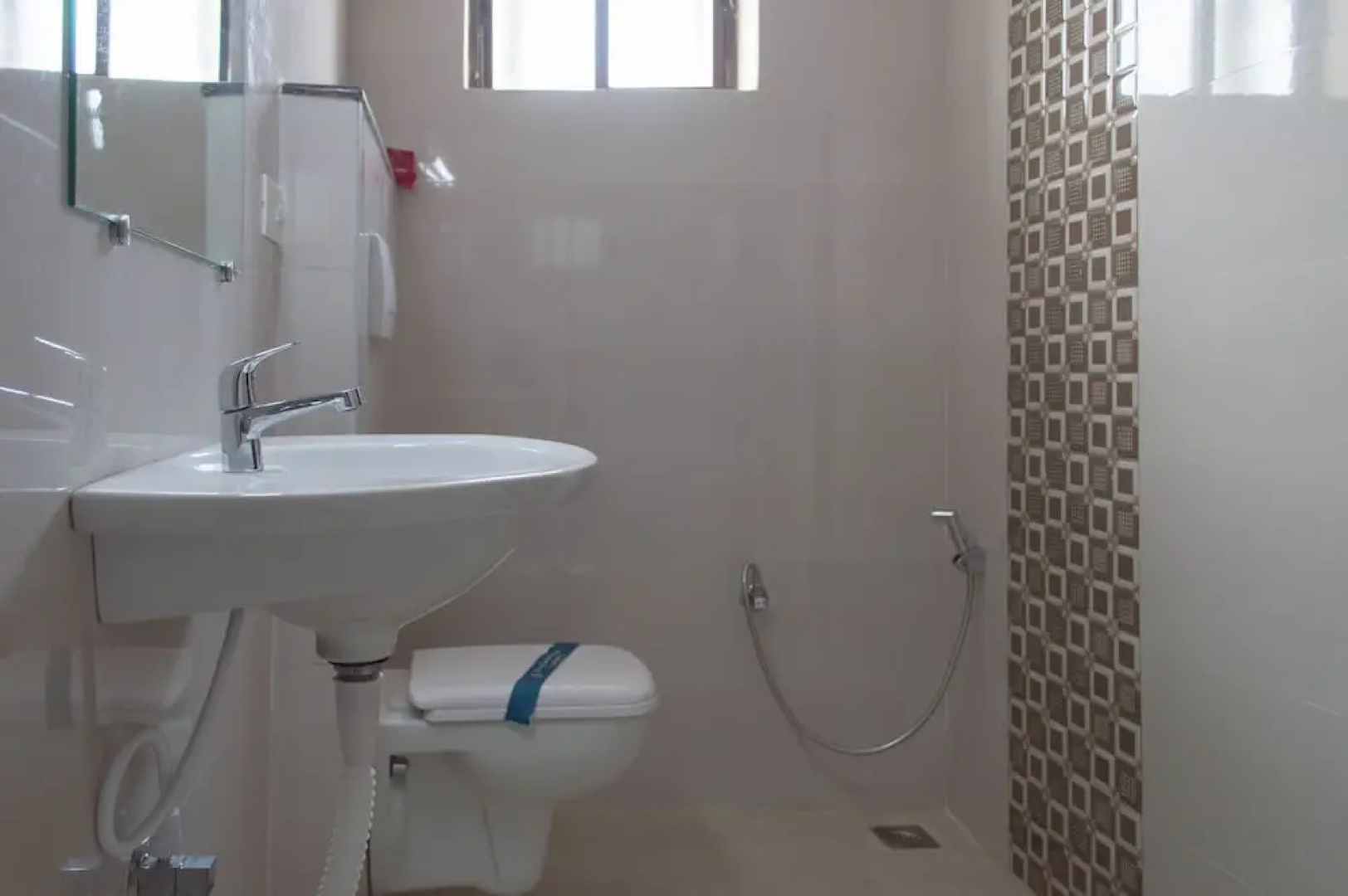 OYO 5130 Hotel Raks