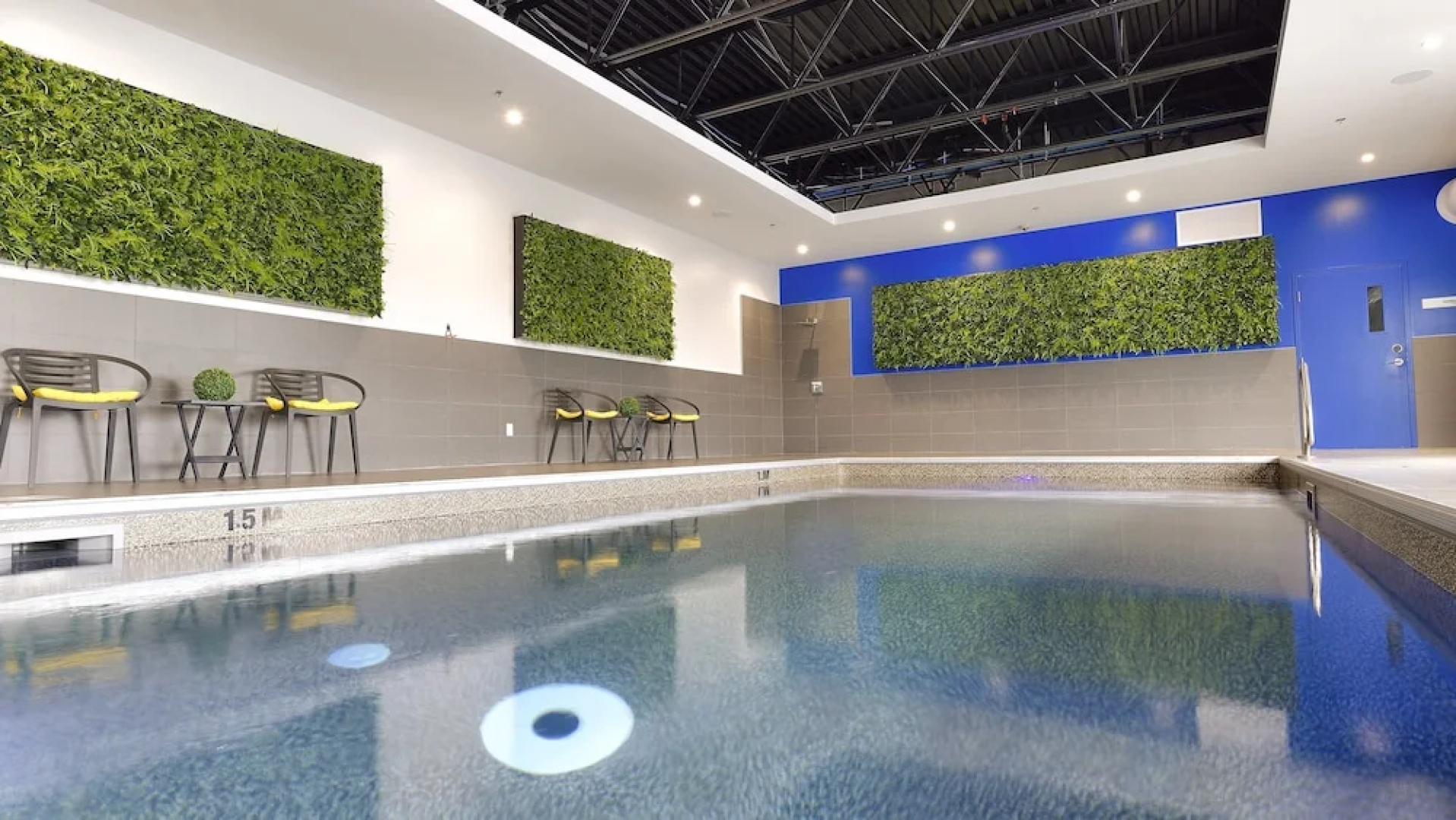 Holiday Inn Express And Suites Vaudreuil Dorion
