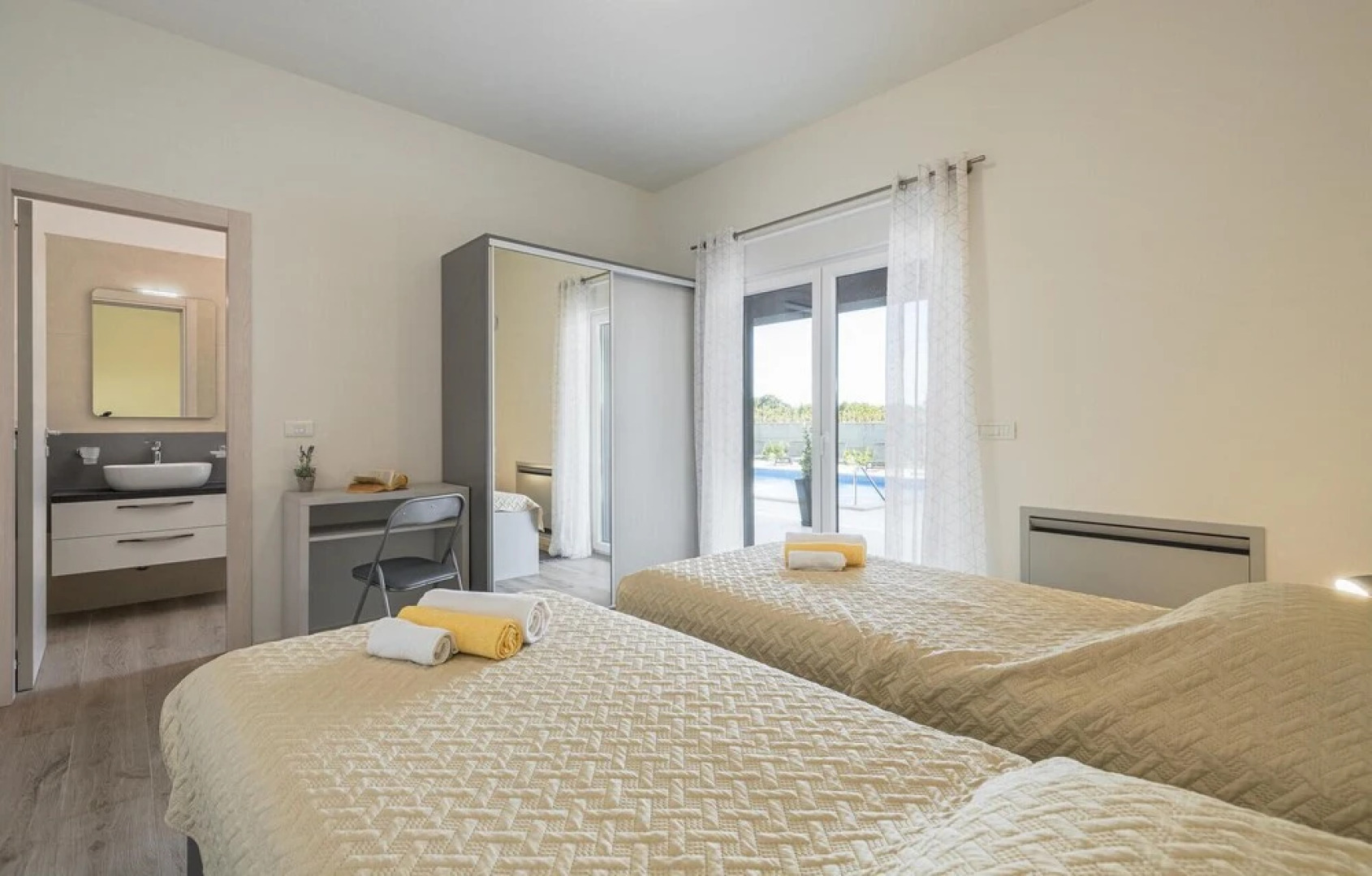 Stunning Home in Kujici With Sauna, Wifi and 5 Bedrooms