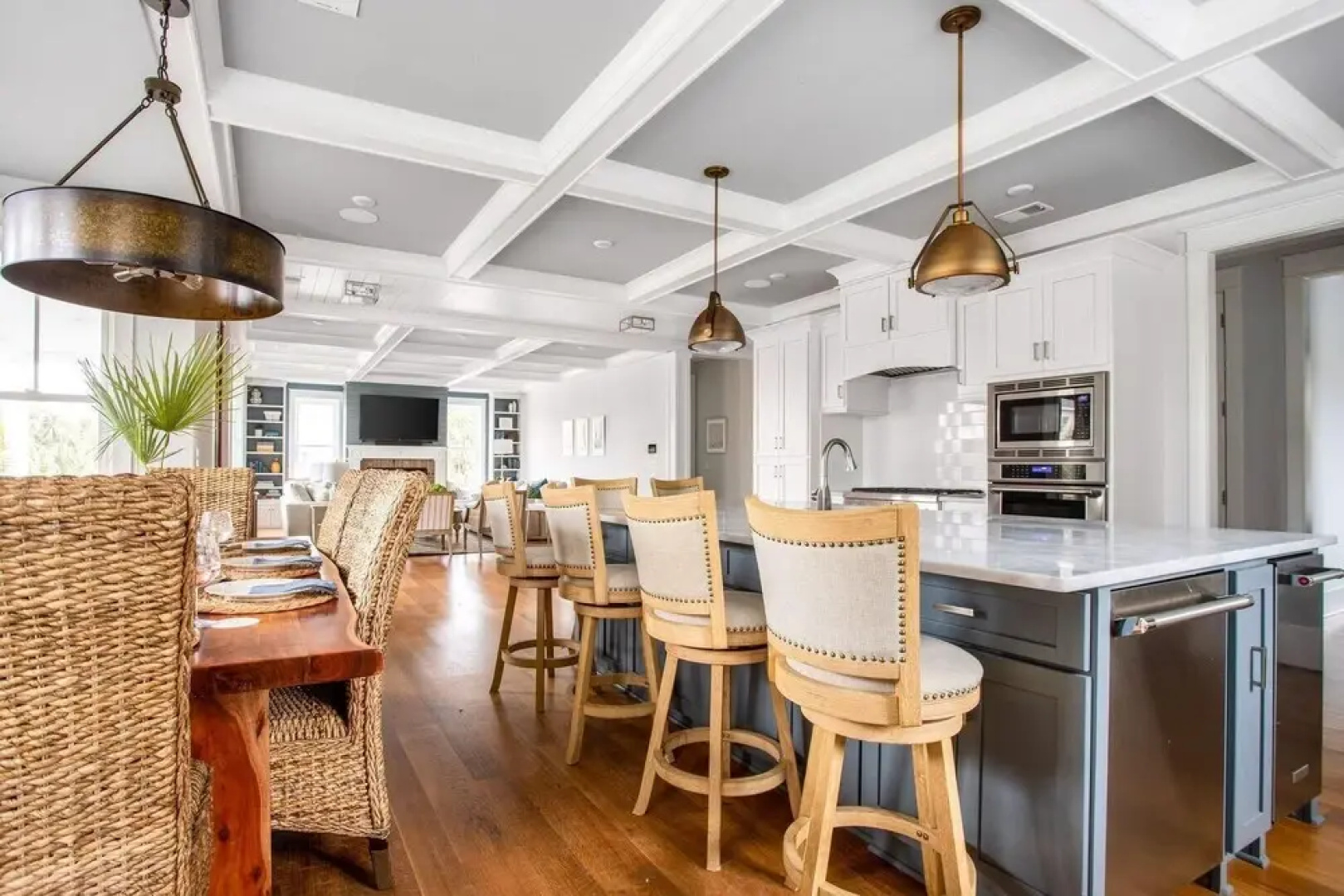 Pelican - Modern Beach Retreat w Patio & Pool