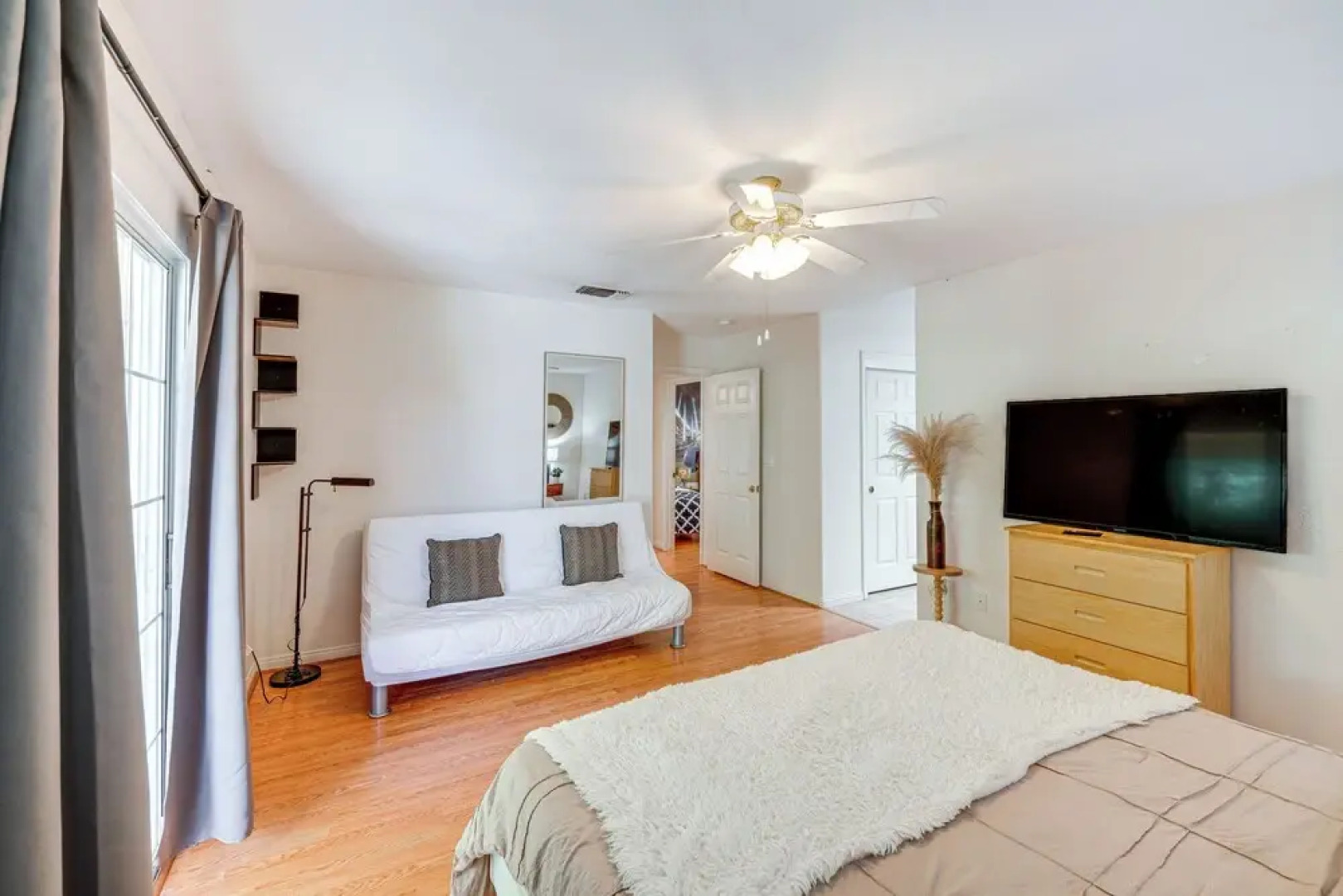 Fun-filled Backyard: Bakersfield Family Haven!