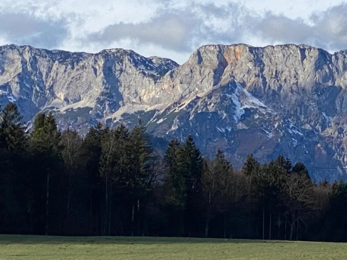 Modernes Alpenapartment mit Sauna Wintergarten und Pool