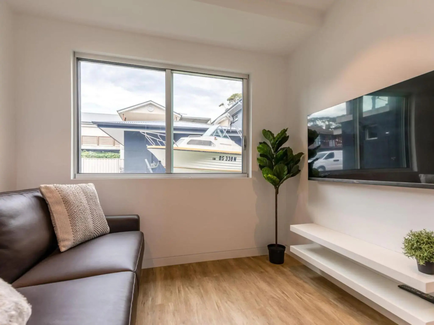 Vukeville, Vincentia - 4pm check out Sundays, except Peak Season