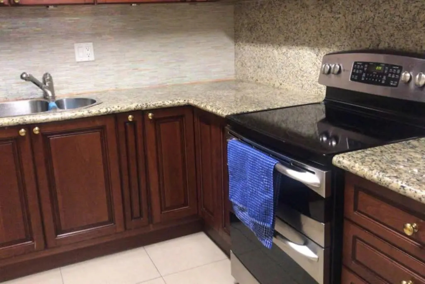 Awesome 2BR 2 BATH 1 Block to beach