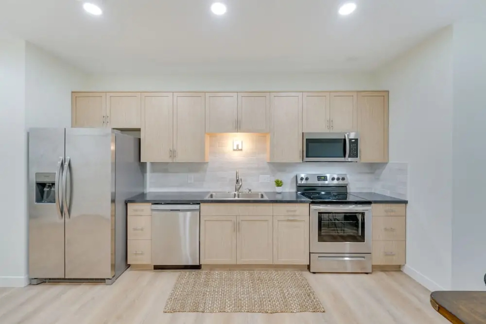 St Clair Apartment - Walk to River & Boardwalk!