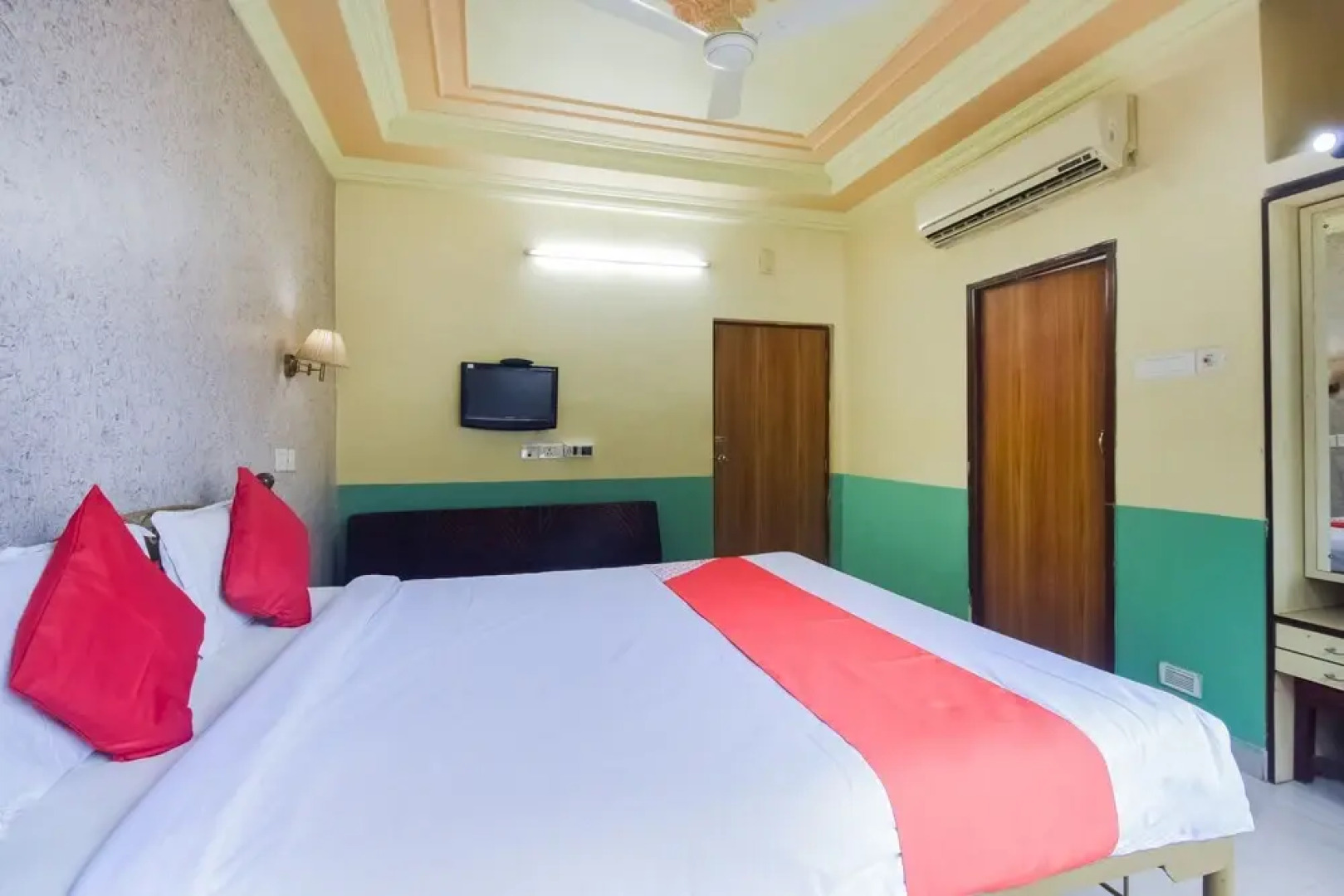 OYO 62127 Ritz Rivera