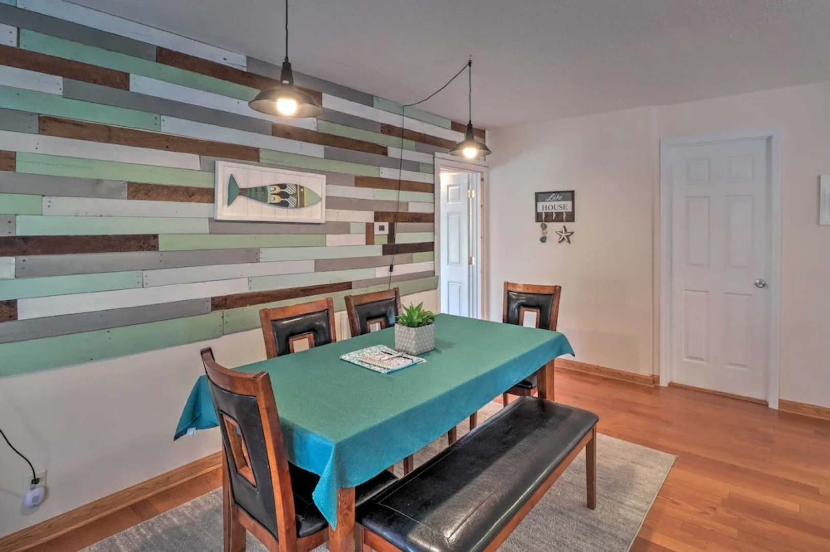 Fisherman-friendly Bull Shoals Escape on Lakefront