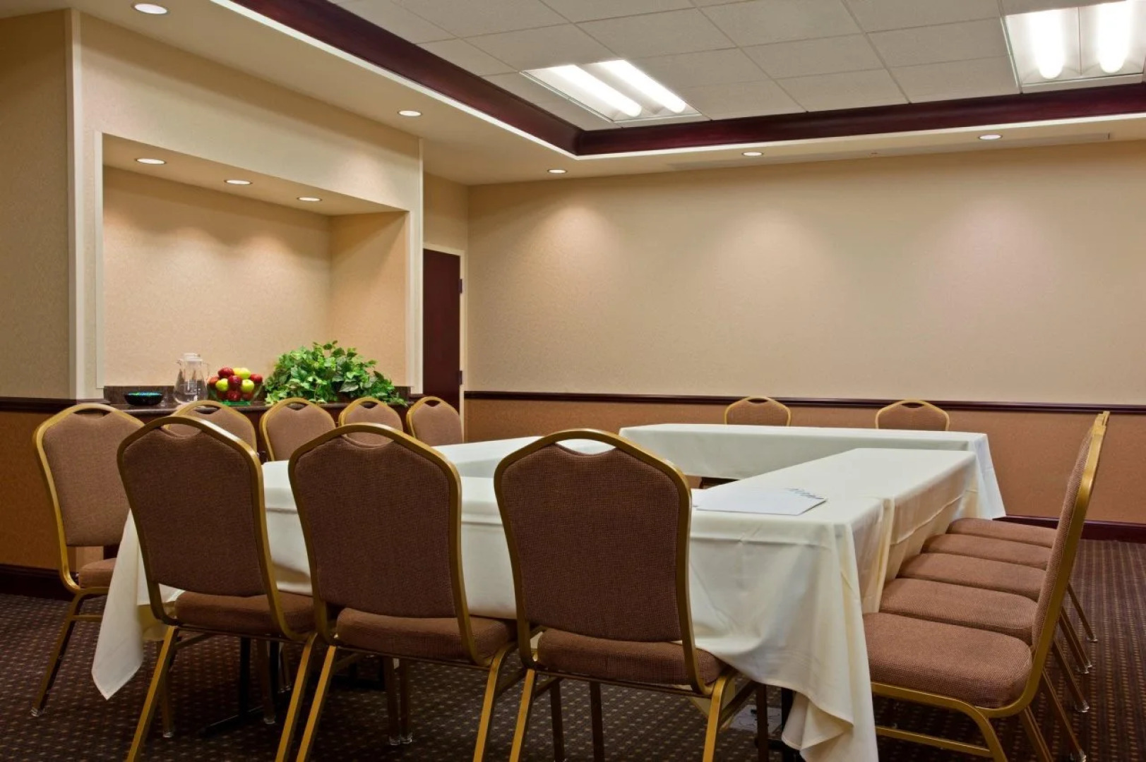 Holiday Inn Express & Suites Chicago West-O'Hare A