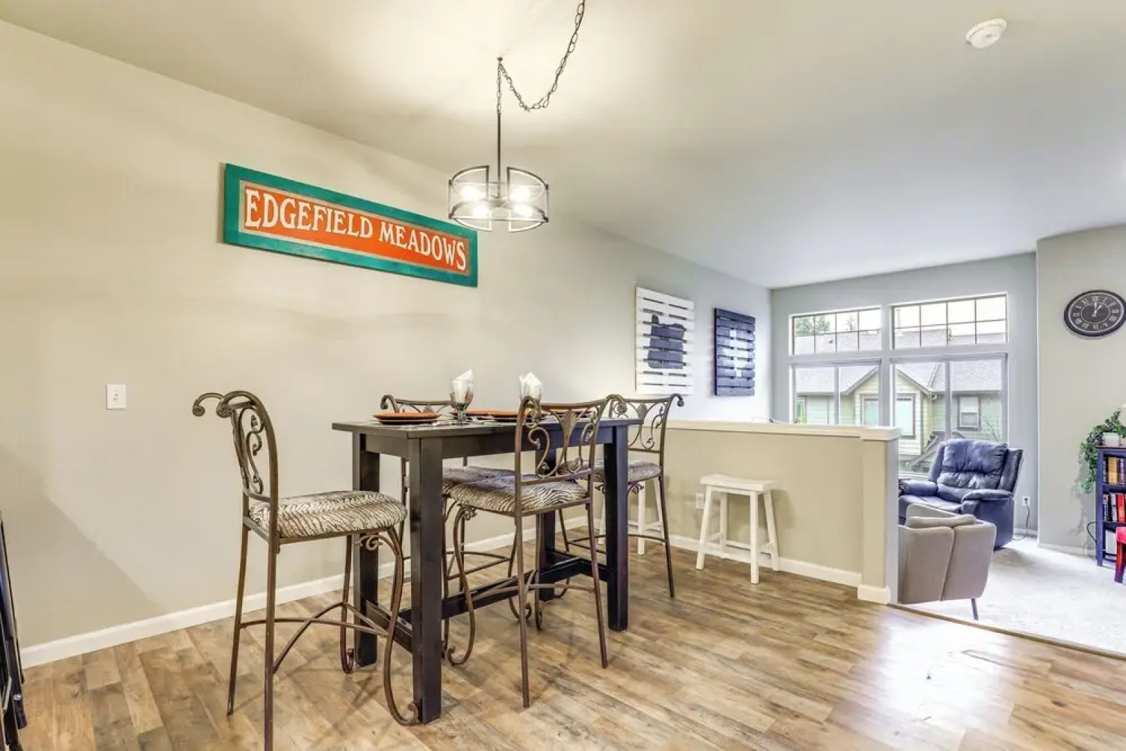 Walk to Mcmenamins Edgefield: Inviting Townhome!