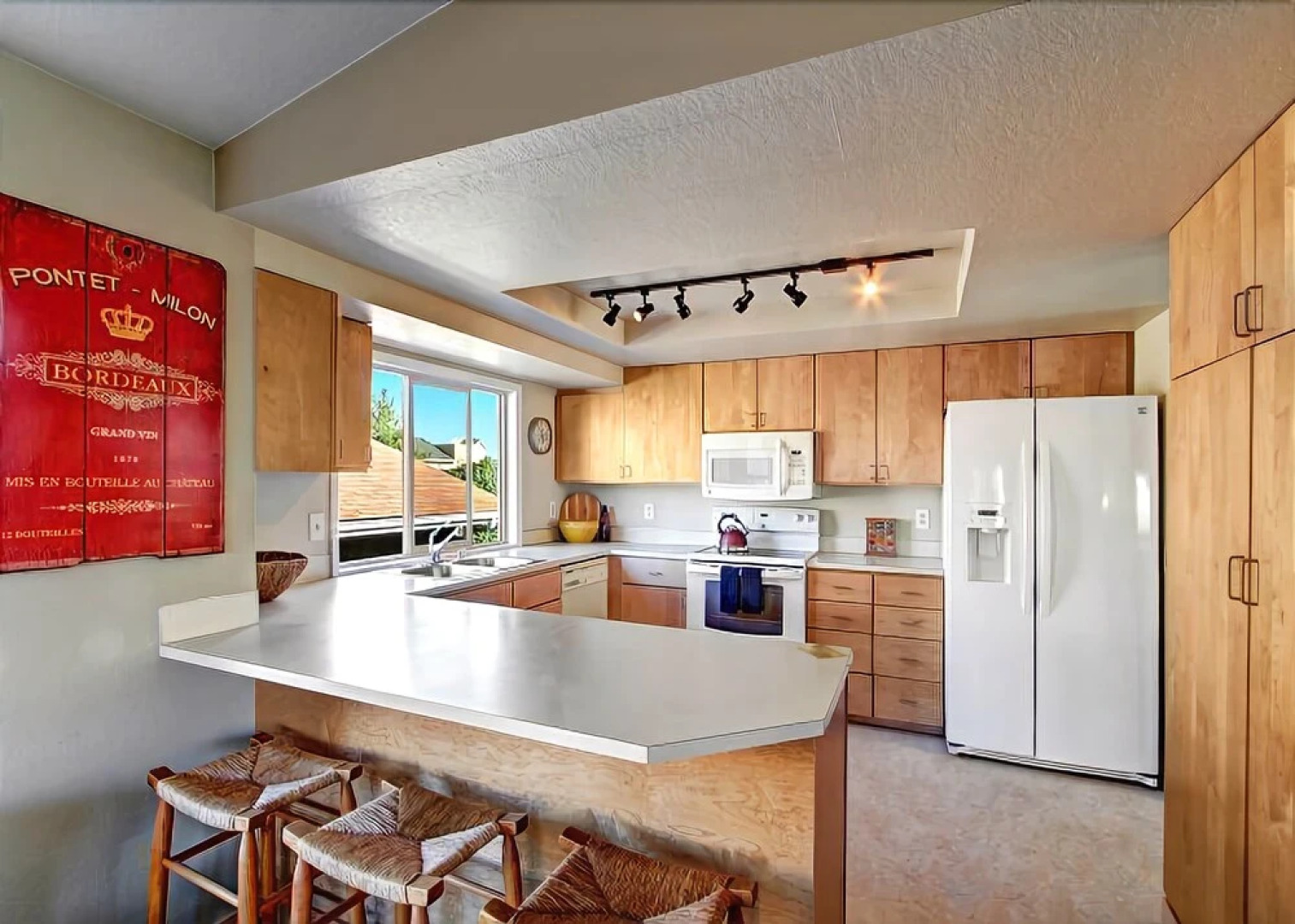 Phinney Suites Retreat - Two Bedroom Townhome with Fireplace