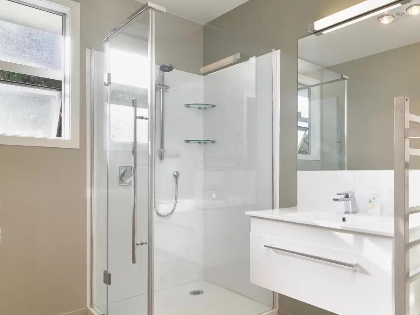 Tiro Treasure - Akaroa Holiday Home