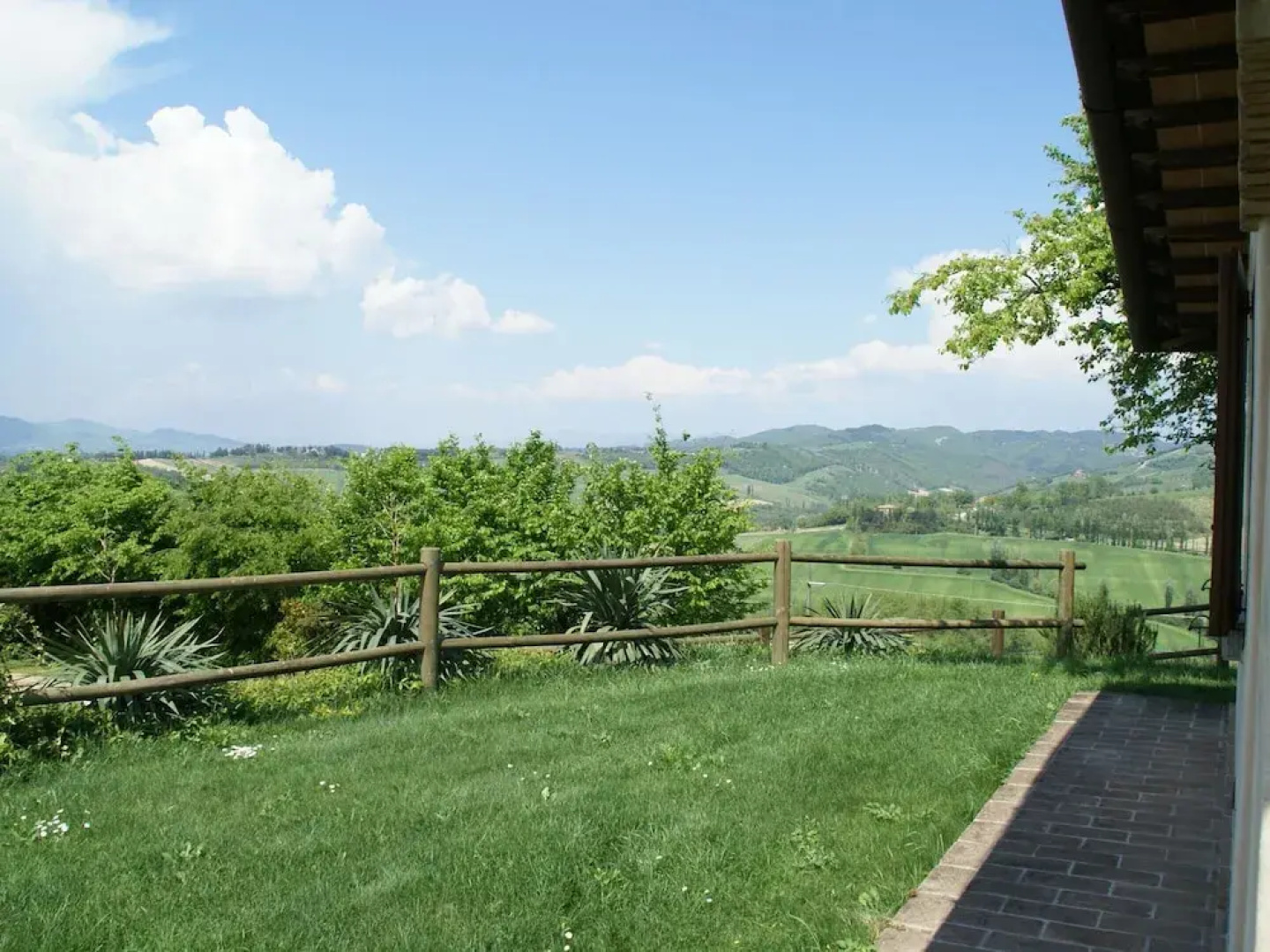 Detached House With Shared Swimming Pool and Beautiful Garden