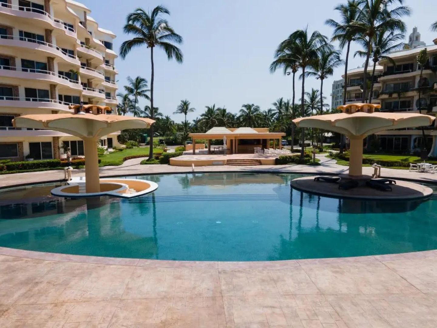 Ocean Front Condo with Pool Sleeps 7 Adults-Quinta del Mar 203