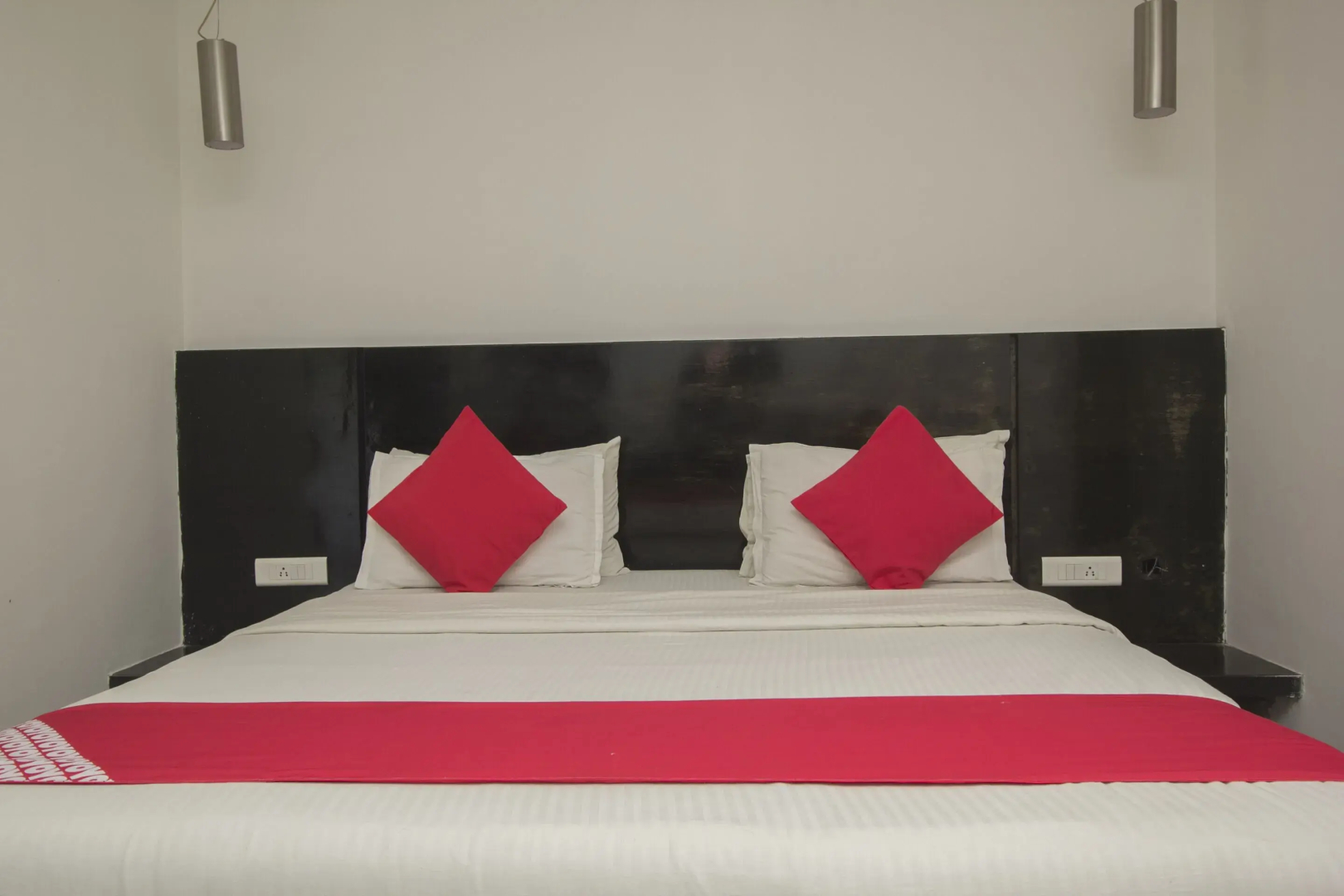 OYO 28171 Kava Suites