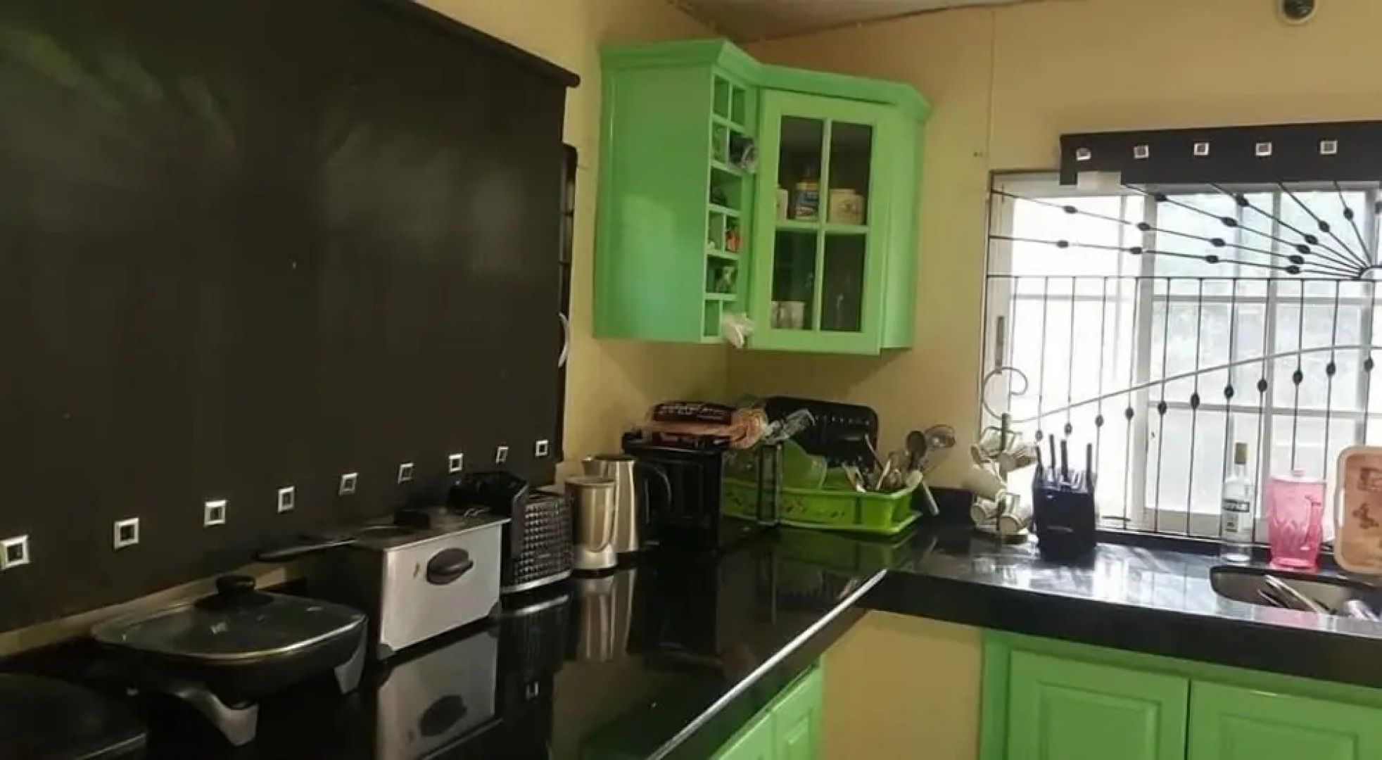 Arms Of Charms Guesthouse