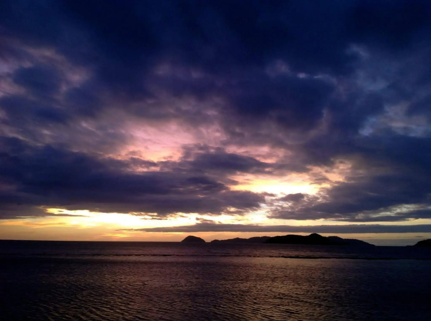 Banana Sunset Bar & Bungalows