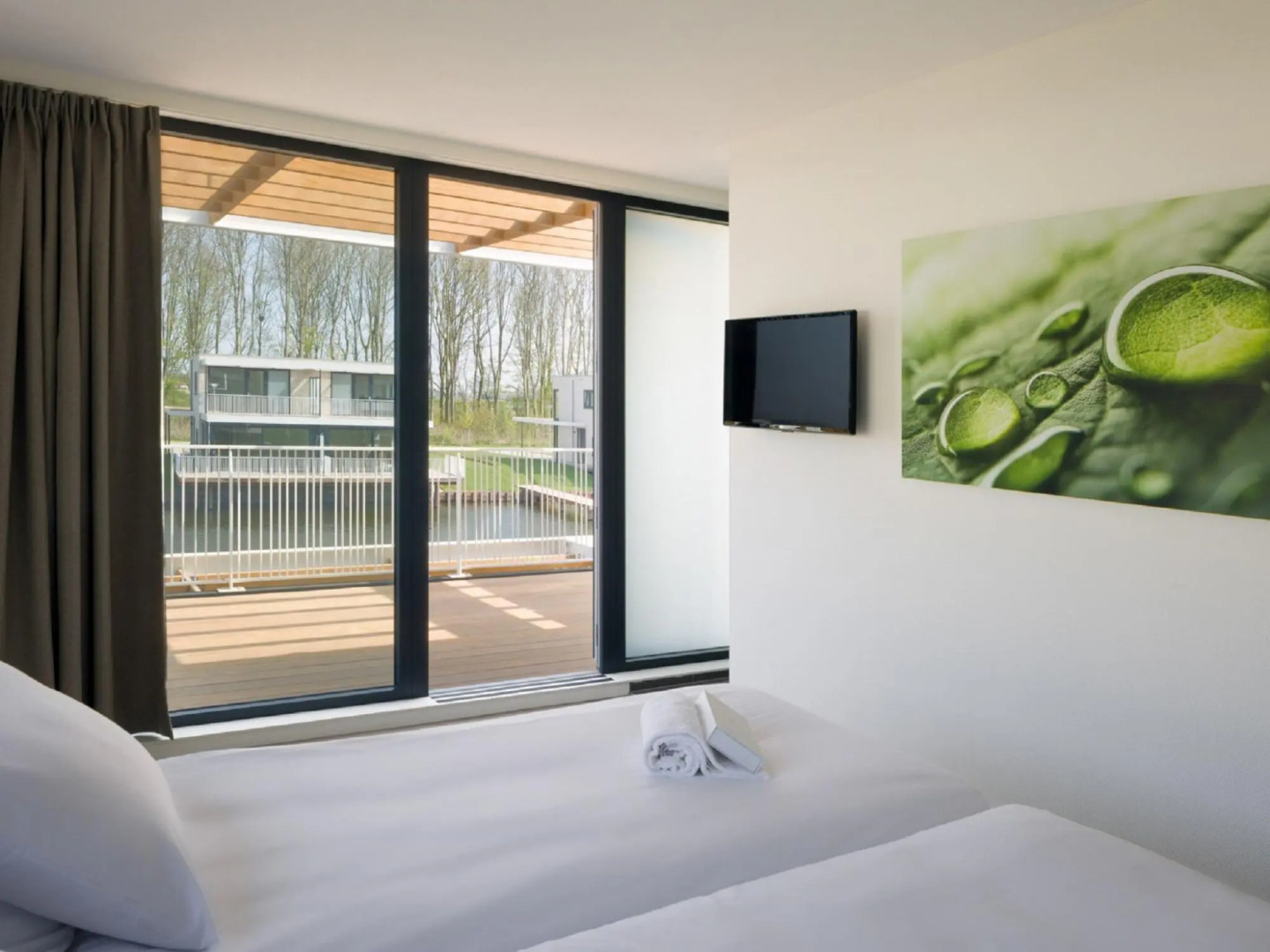 Luxury villa with jetty, at the Veerse Meer