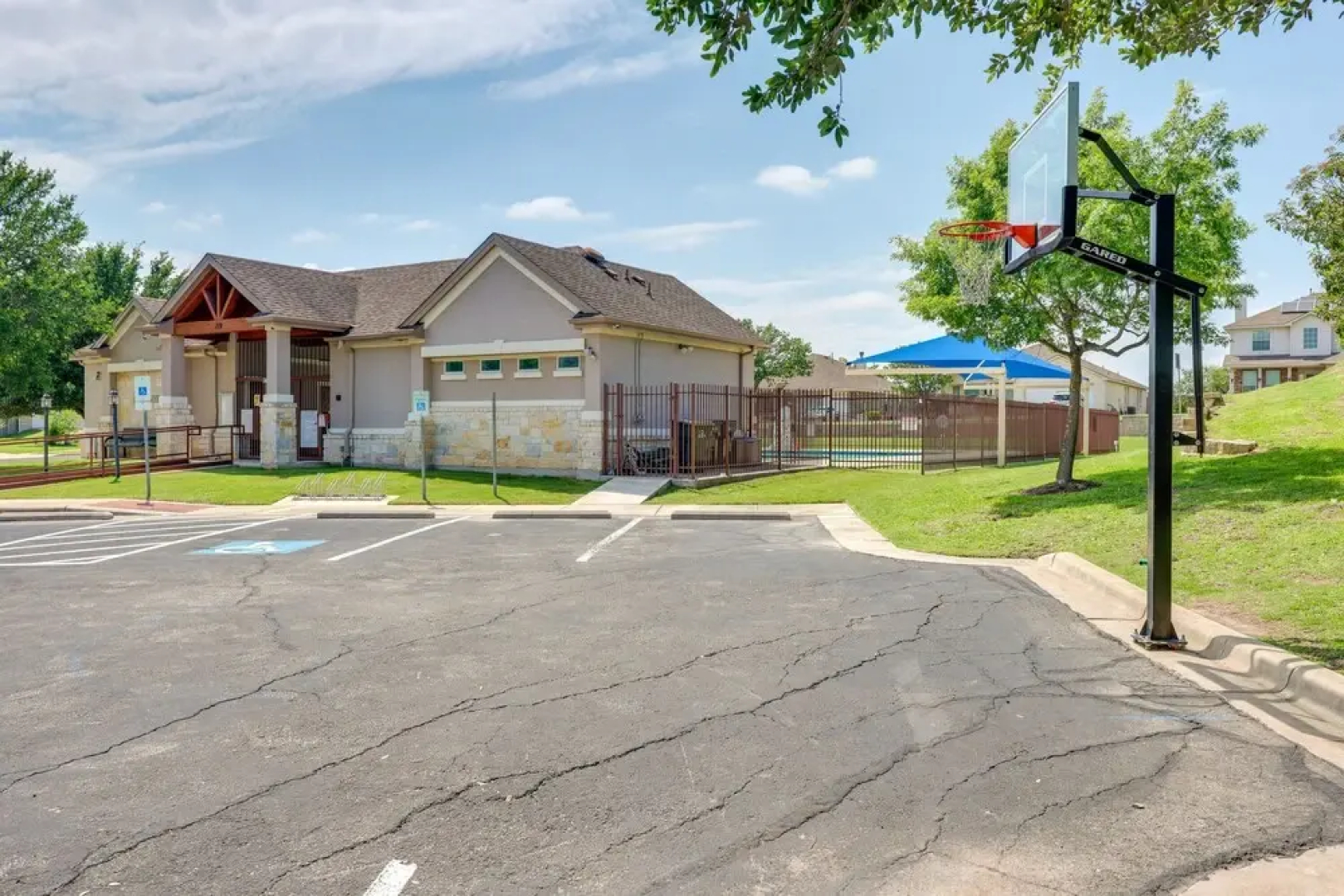 Centrally Located Kyle Home: Walk to Pool & Park!