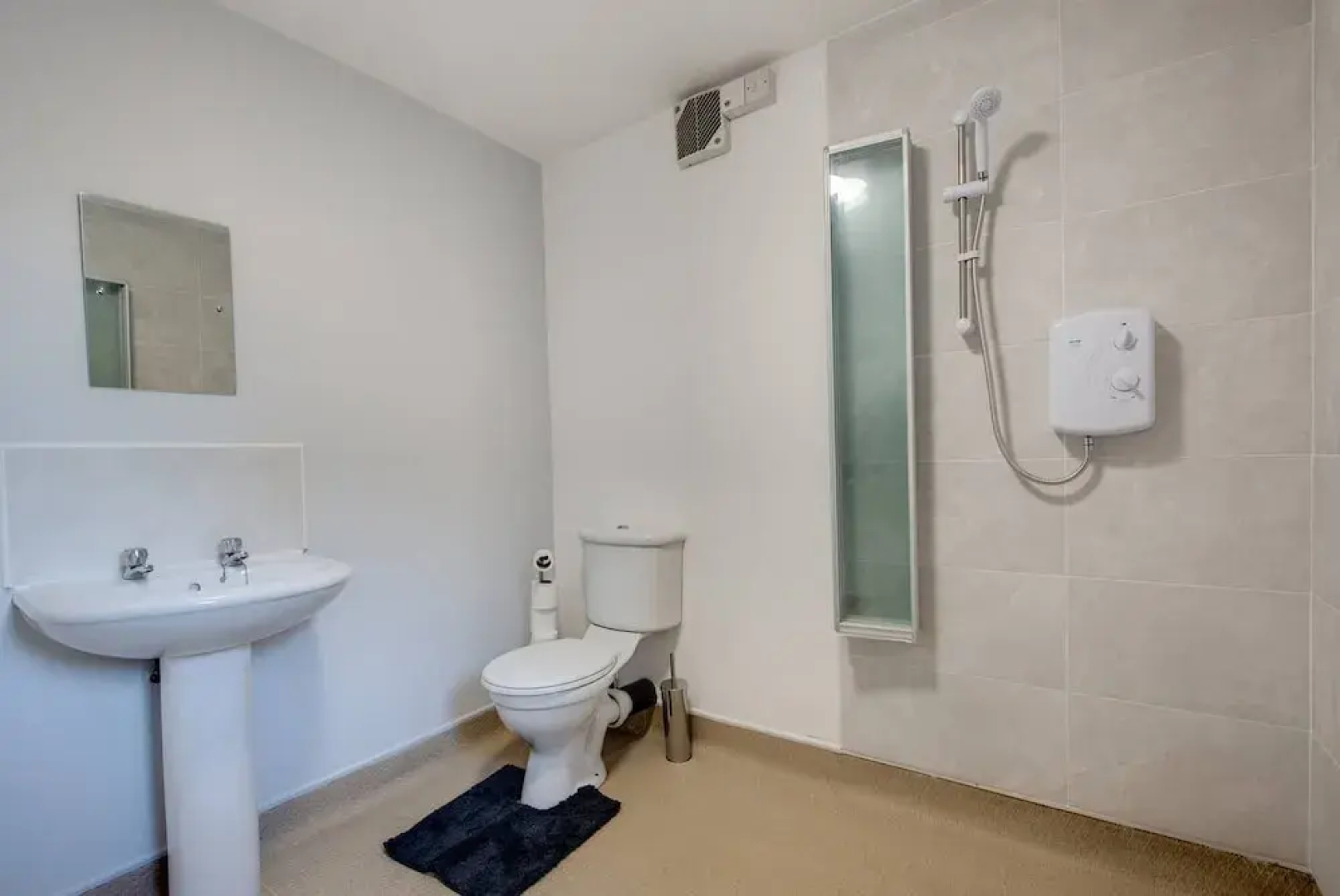Self Check-In Town House in Barnsley Town Centre