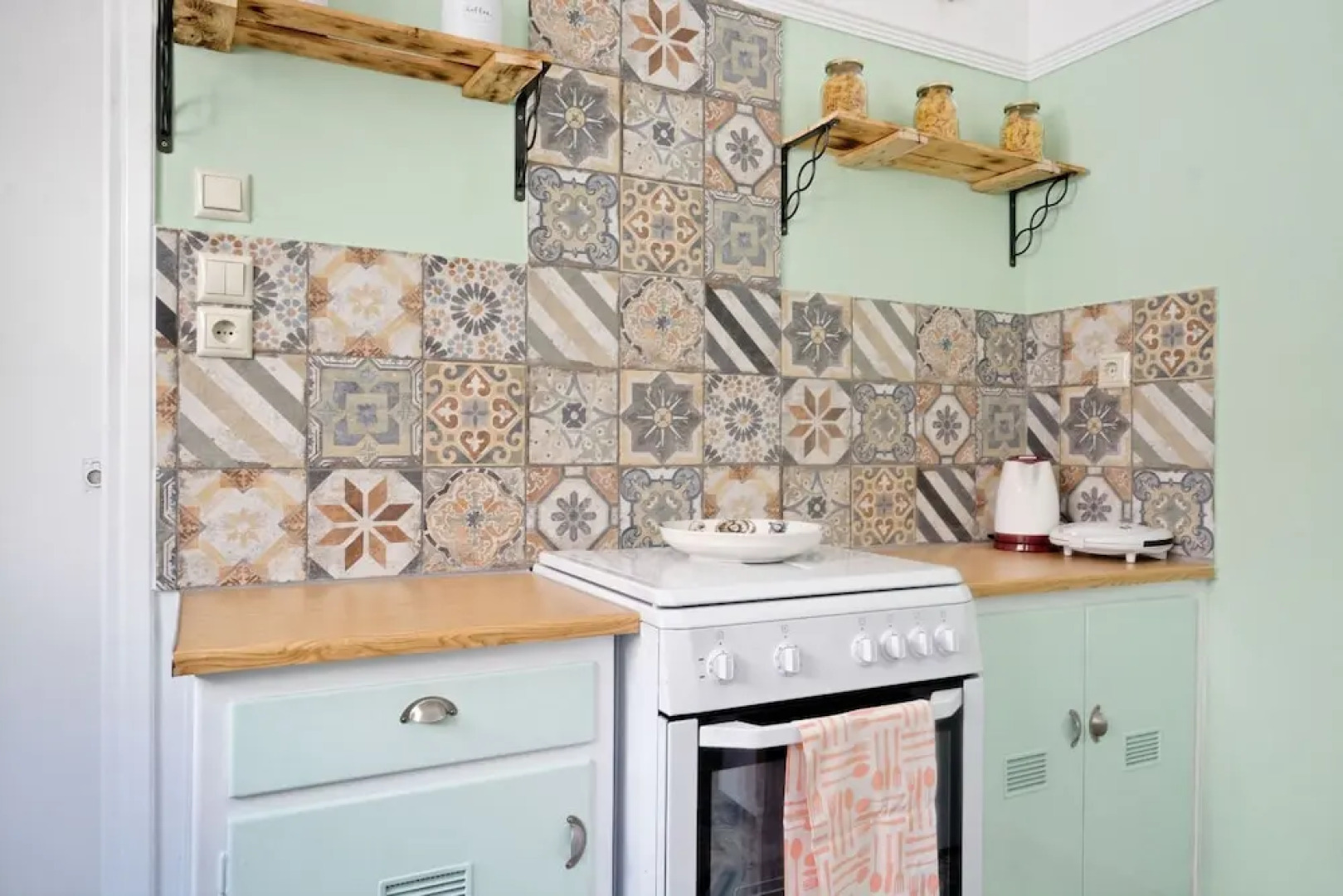 Brand new cottage house in Athens close to Stauros Niarxos foundation.