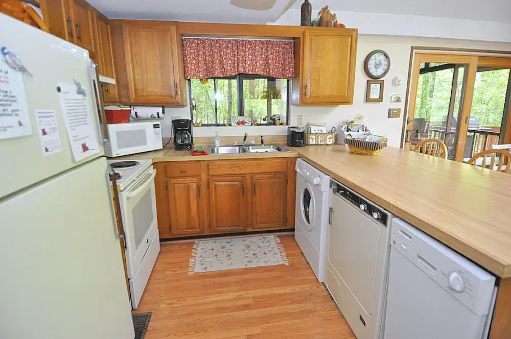 Fox Hollow - Cozy Den With a Hot Tub