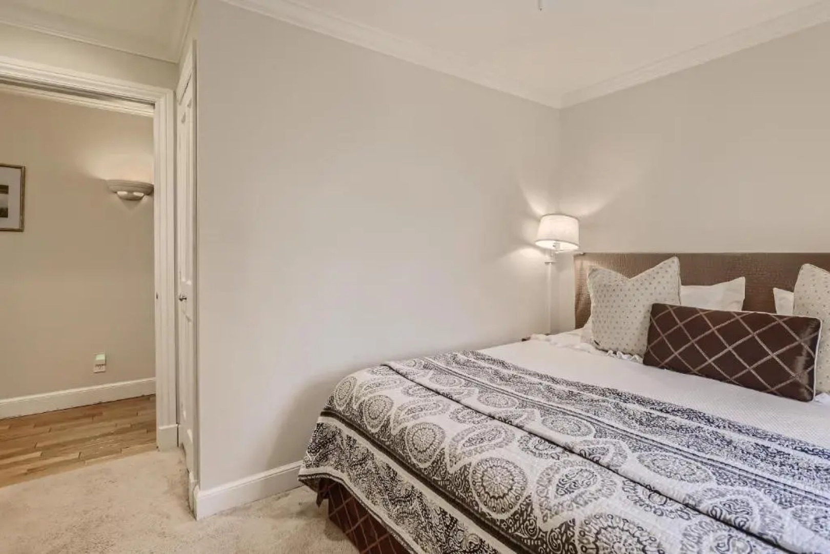 Bibi's Guesthouse 2 Bed/ 2 Bath Pool House 2 Bedroom Home by Redawning