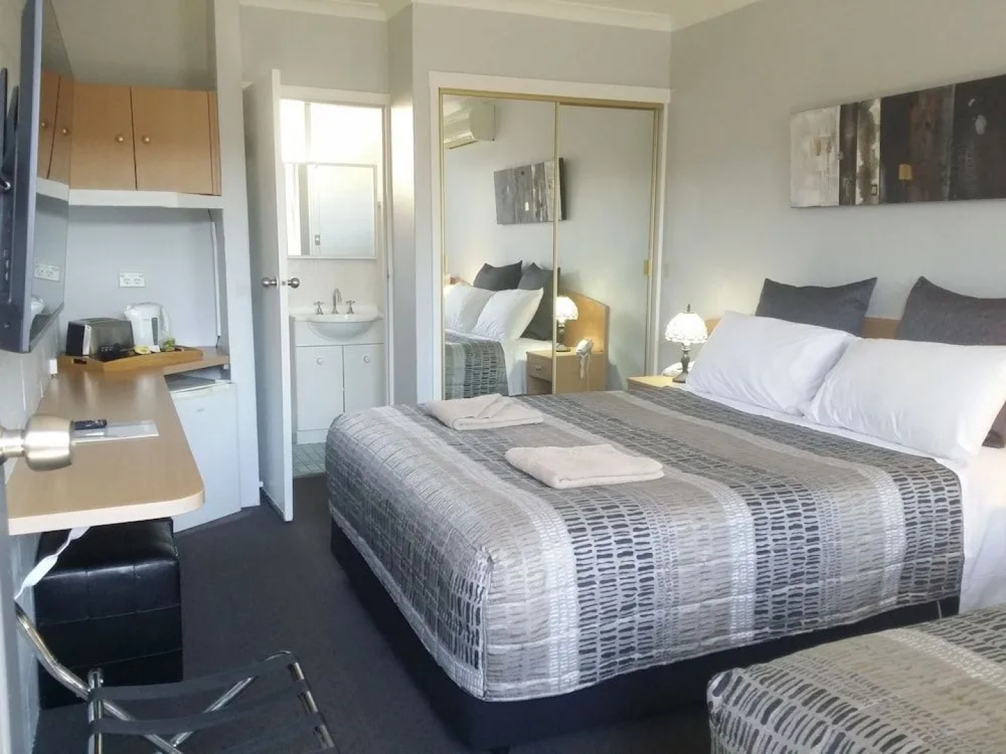 White Manor Motel