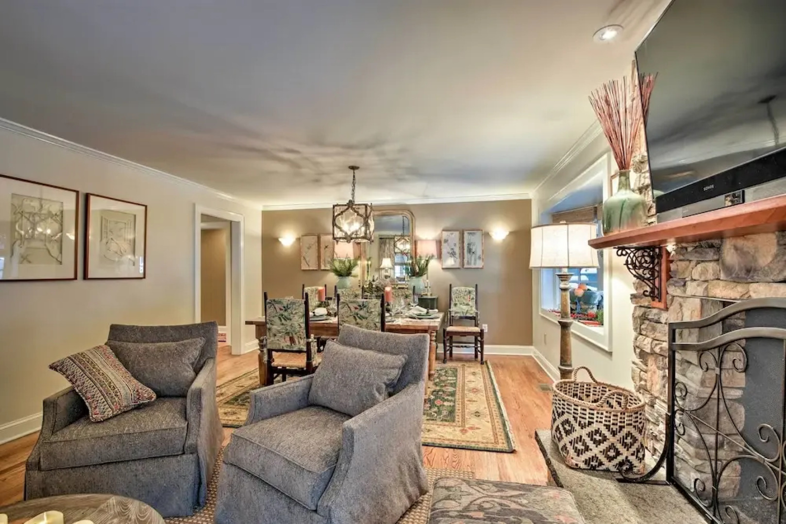 Lush Mirror Lake Cottage Rental w/ Private Deck