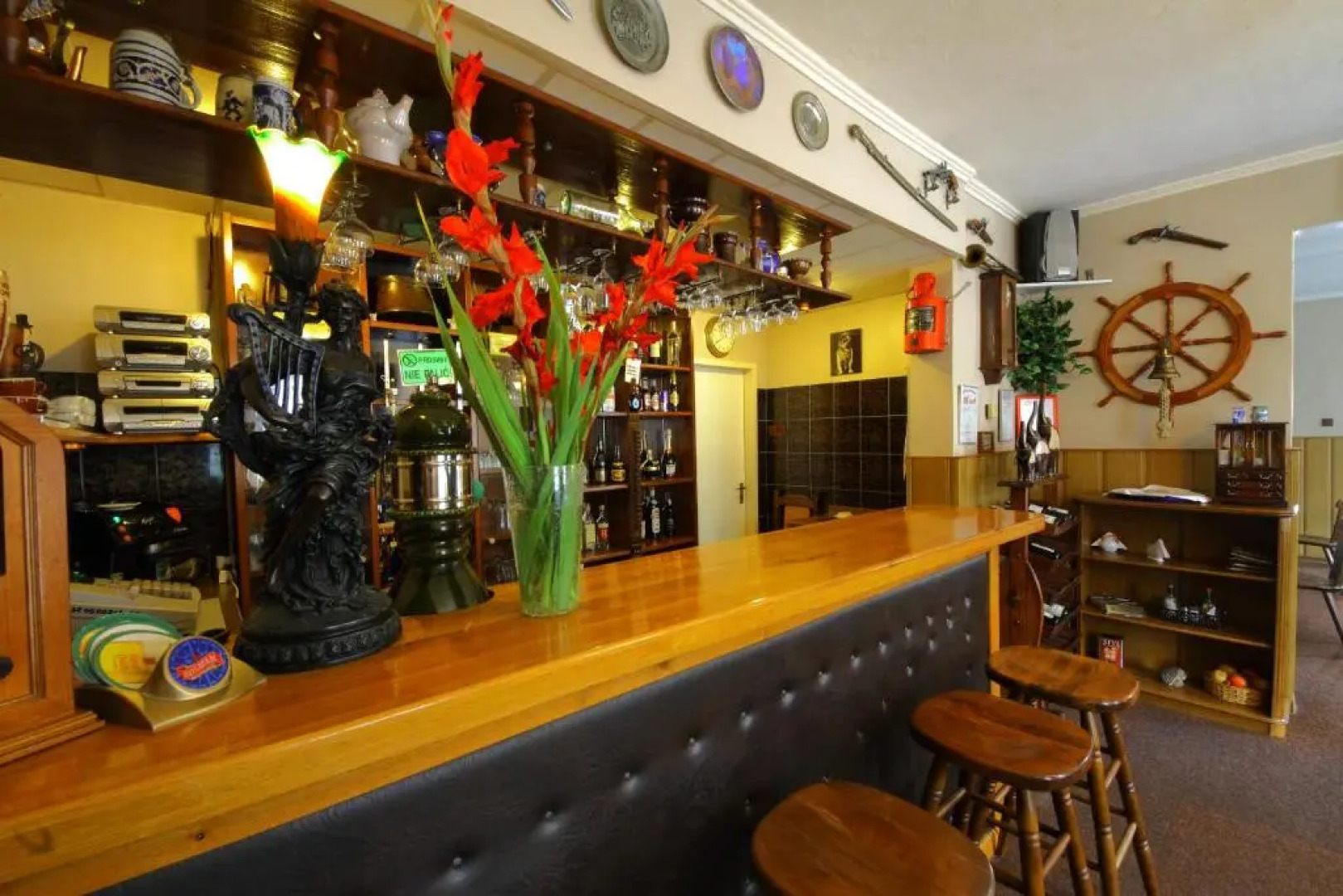 Restaurant & Hostel "Broadway"