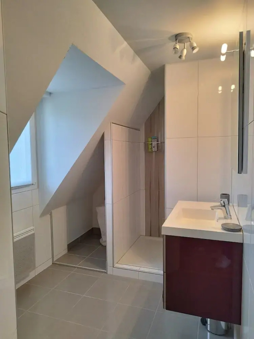 House in Breles Near Rock Beach & Amusement Park