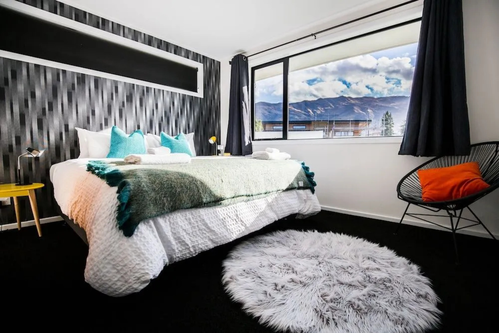 Wanaka Lakefront Gem