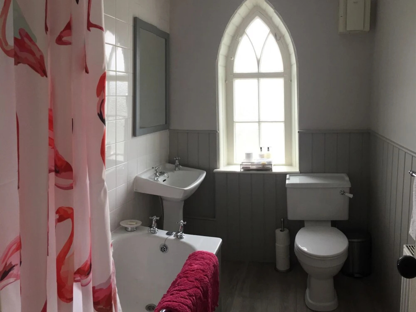 NEW Refurbished Cottage With hot tub