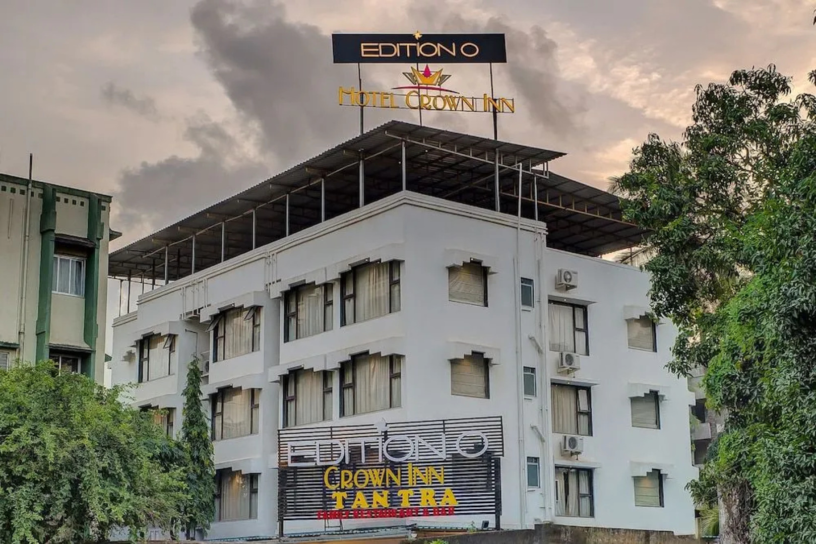 Edition O 30007 Crown Inn Panvel