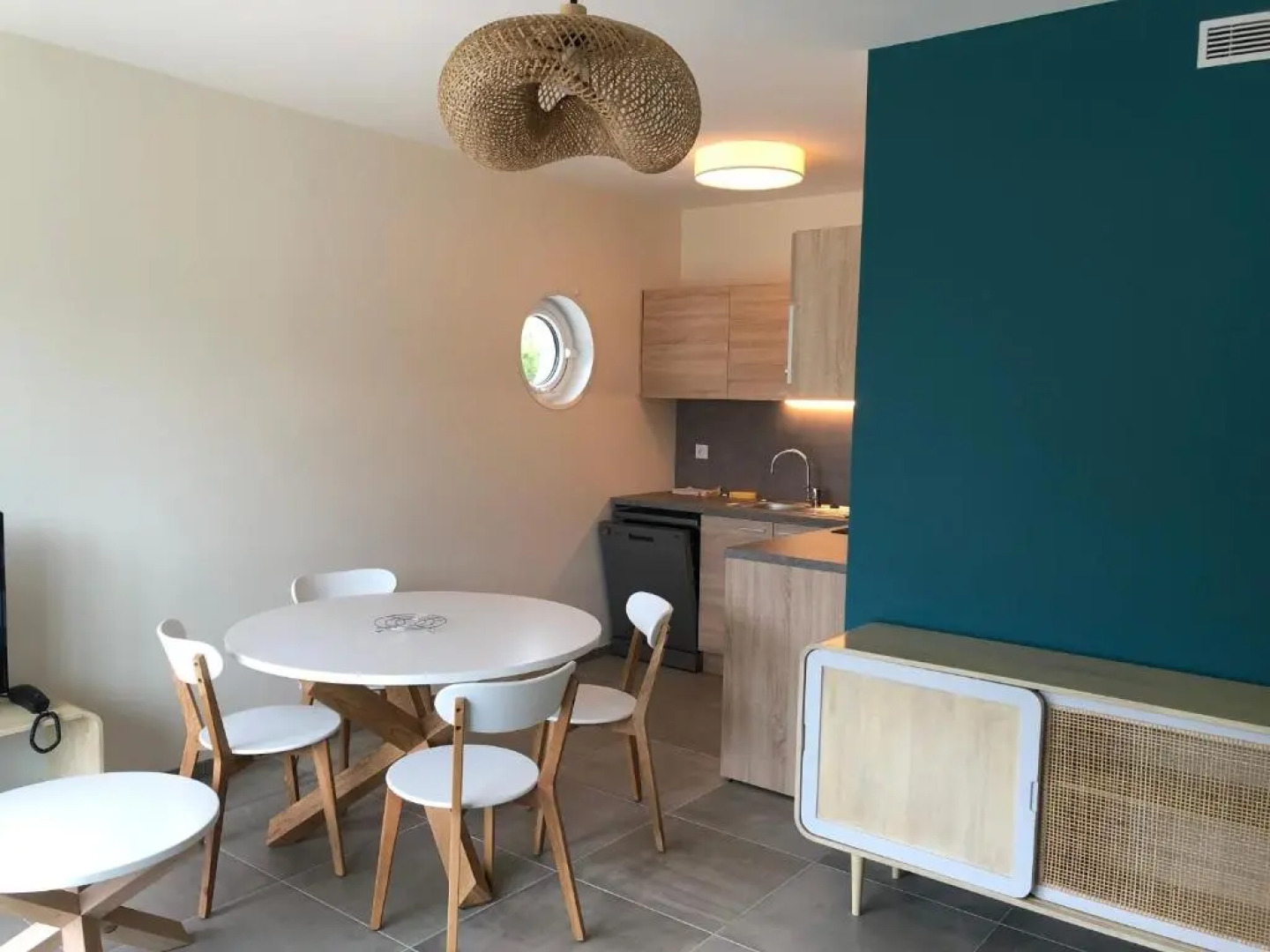 Shana Hotel & Residence