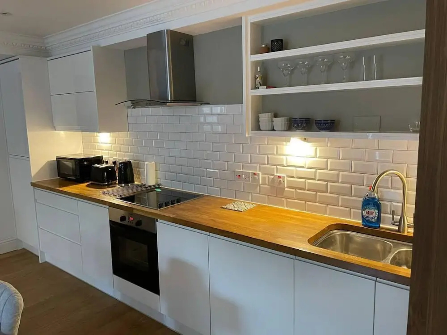 Stunning Apartment by The Leas, West End