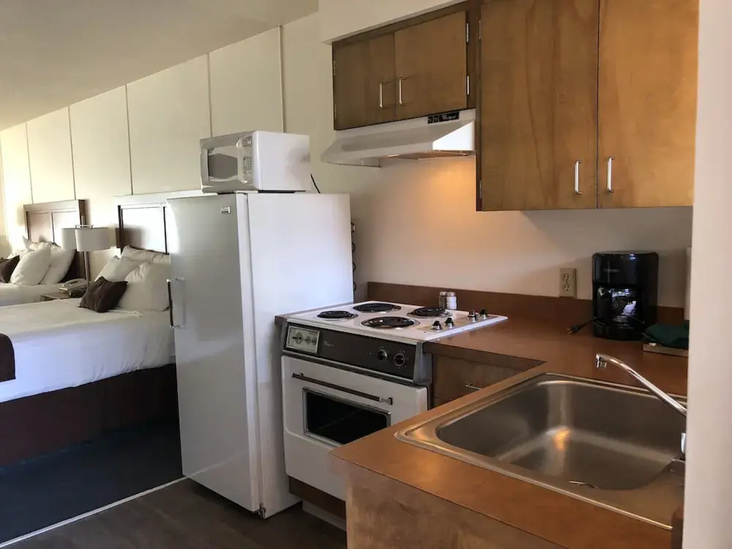 Ester Lee Oceanview Inn