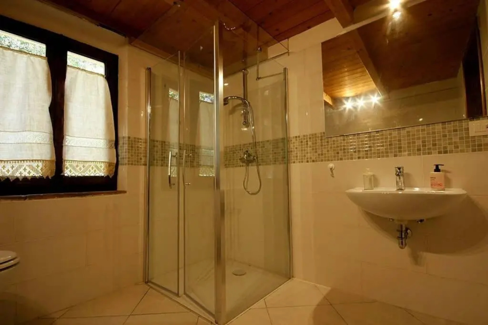 Villa con Piscina 10 Posti Letto, L'Oliveta Di Rivalto