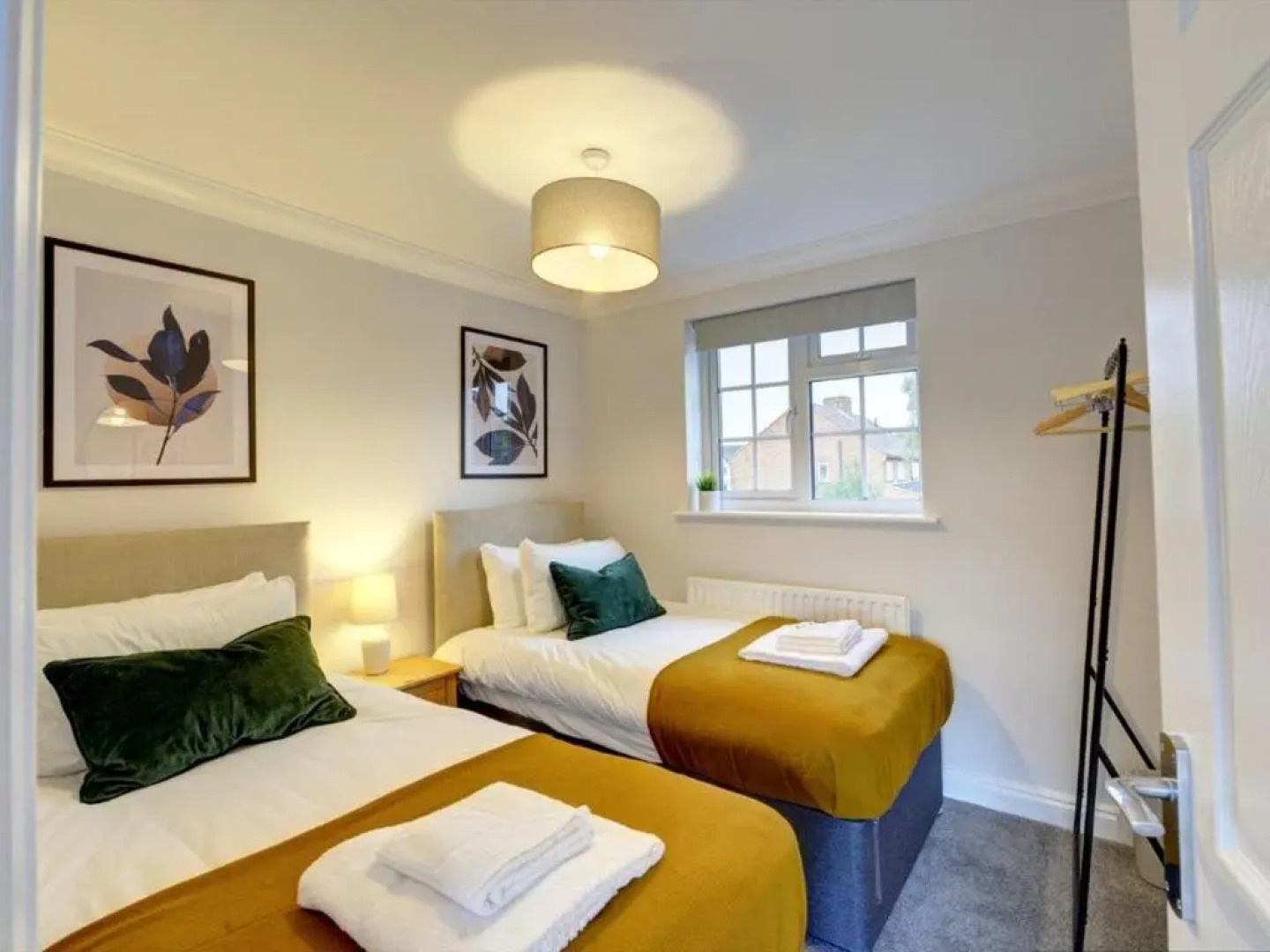 The Snagge I eco-Serviced Accommodation I A Cute Detached House I Large Garden I Pet Friendly I Free Parking I By SILVA