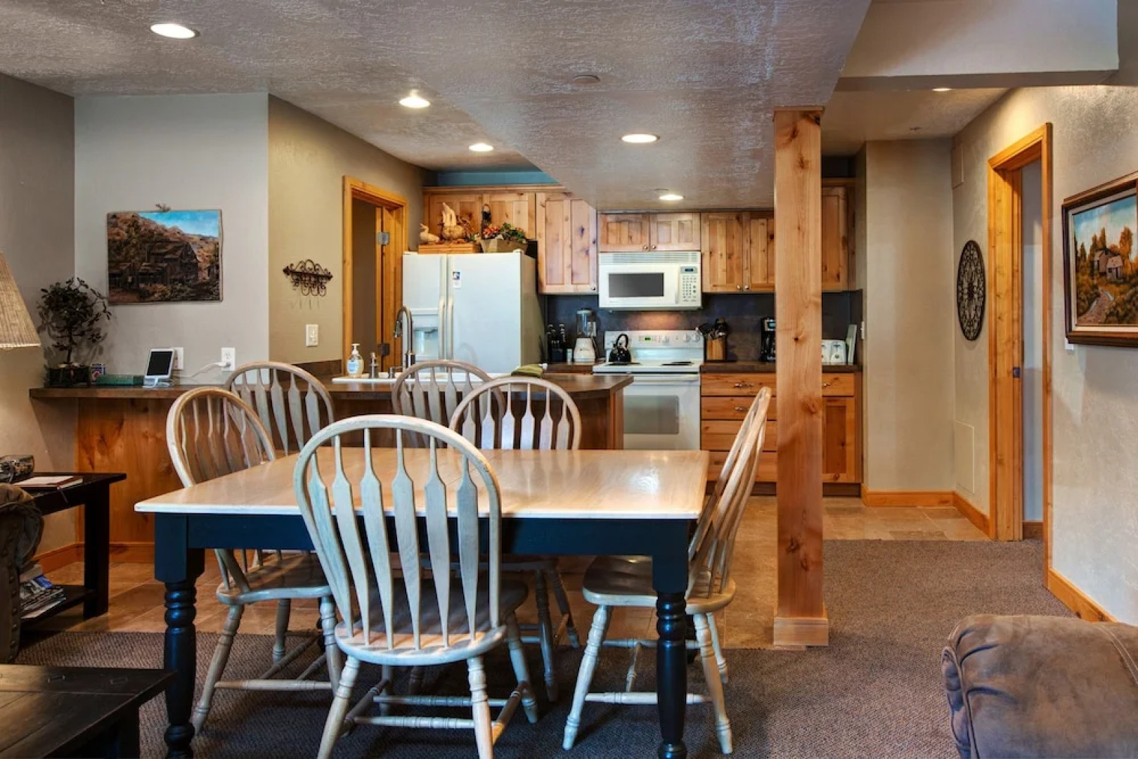 2BR Empire House Condo by RedAwning