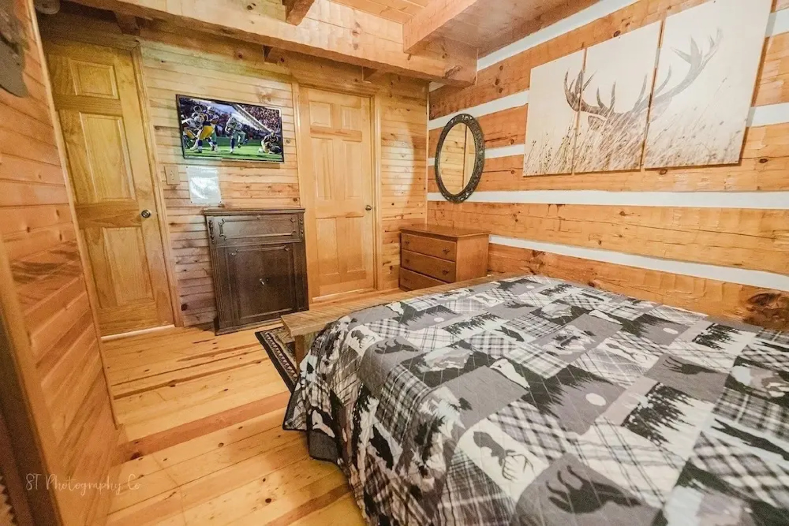 A Slice Of Heaven 2 Bedroom Cabin by RedAwning