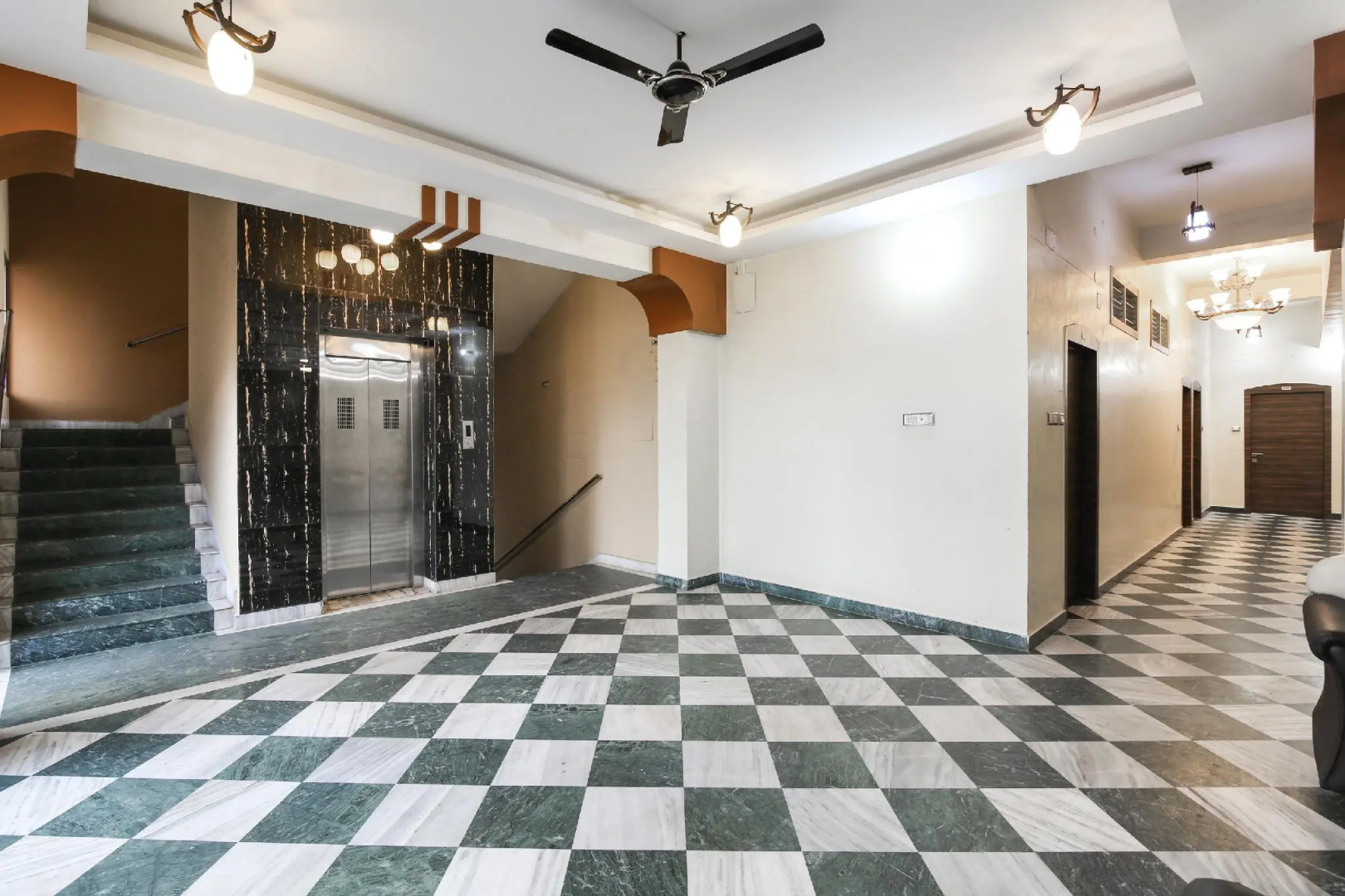 Capital O 65036 Hotel Siddhi Vinayak