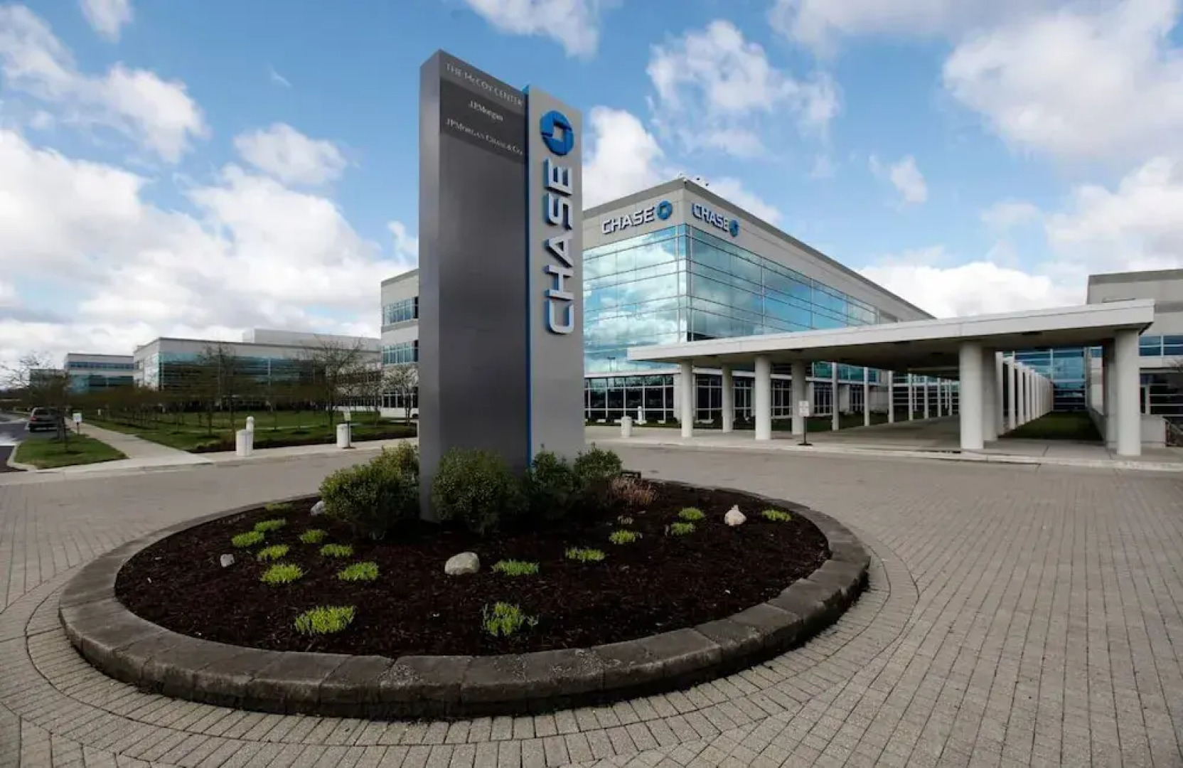 Woodland Penthouse 2BR W D Pool Gym Walkable