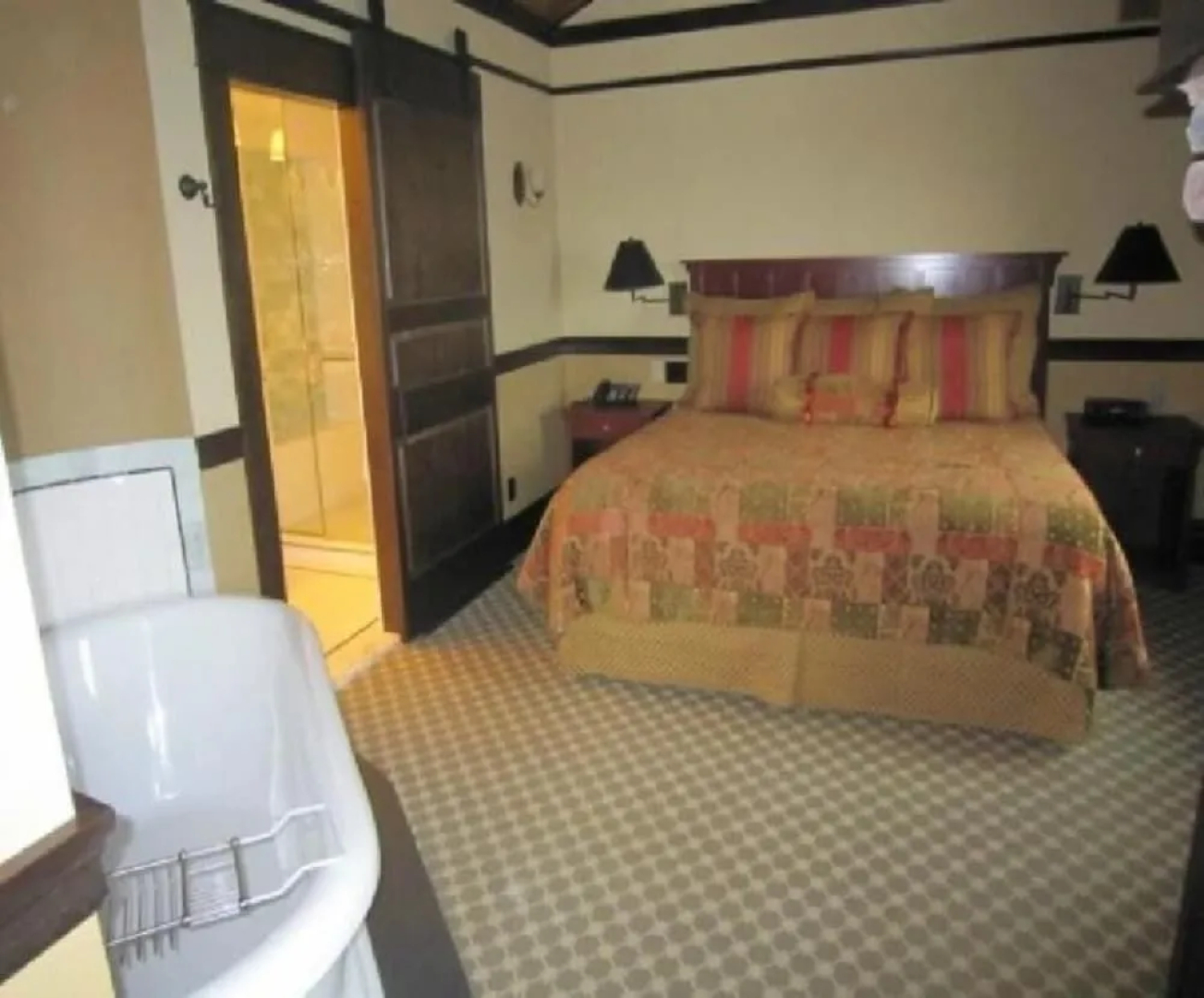 Lakeview Hotel