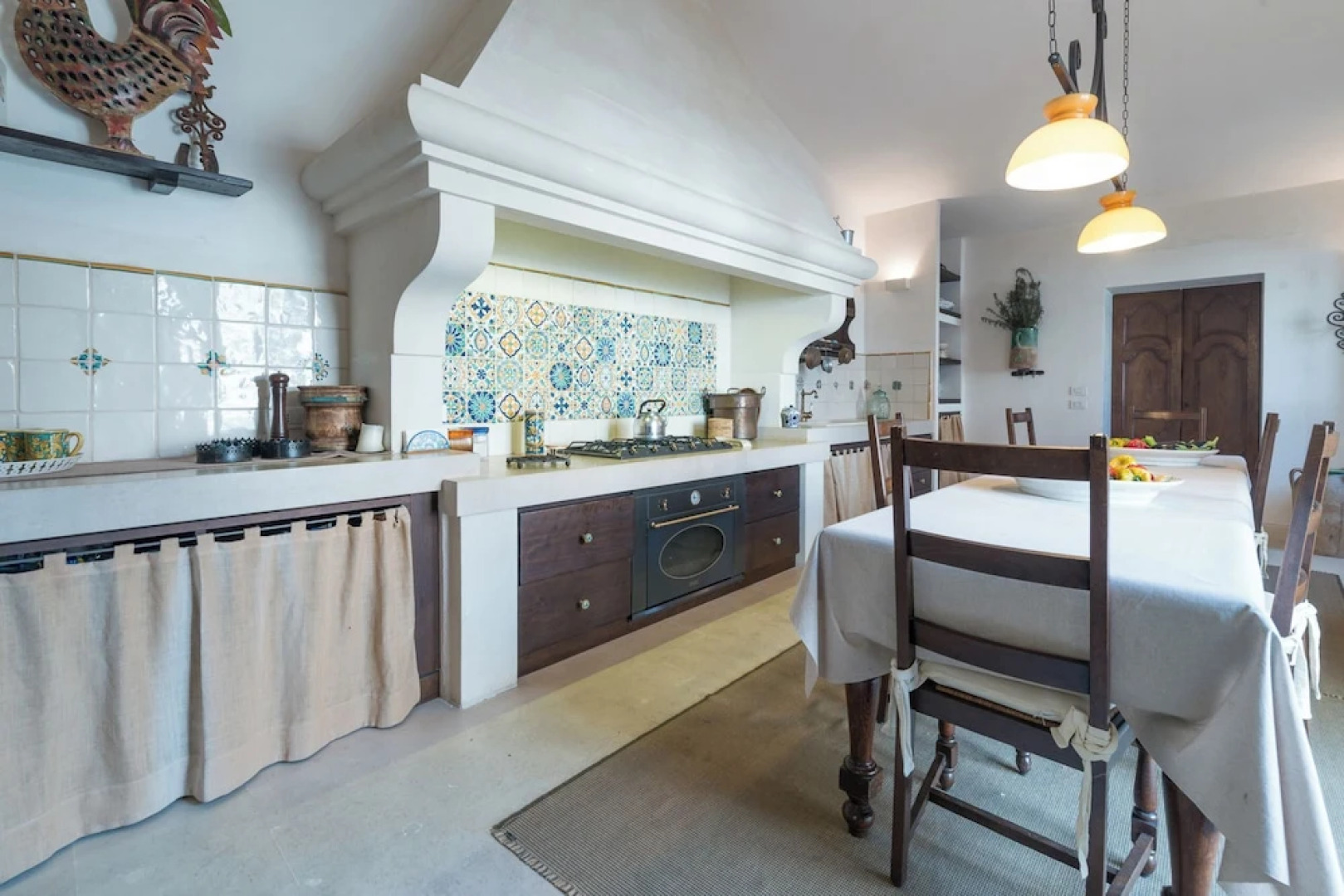 Elegant Farmhouse With Swimming Pool - Beahost