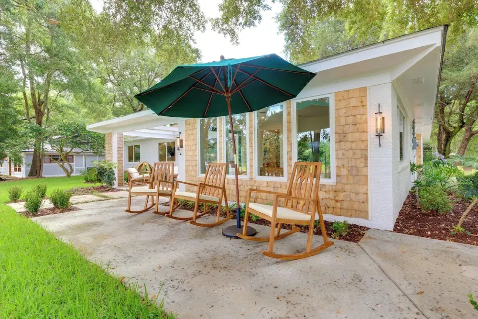Chic Ocean Springs Vacation Rental Near Downtown!