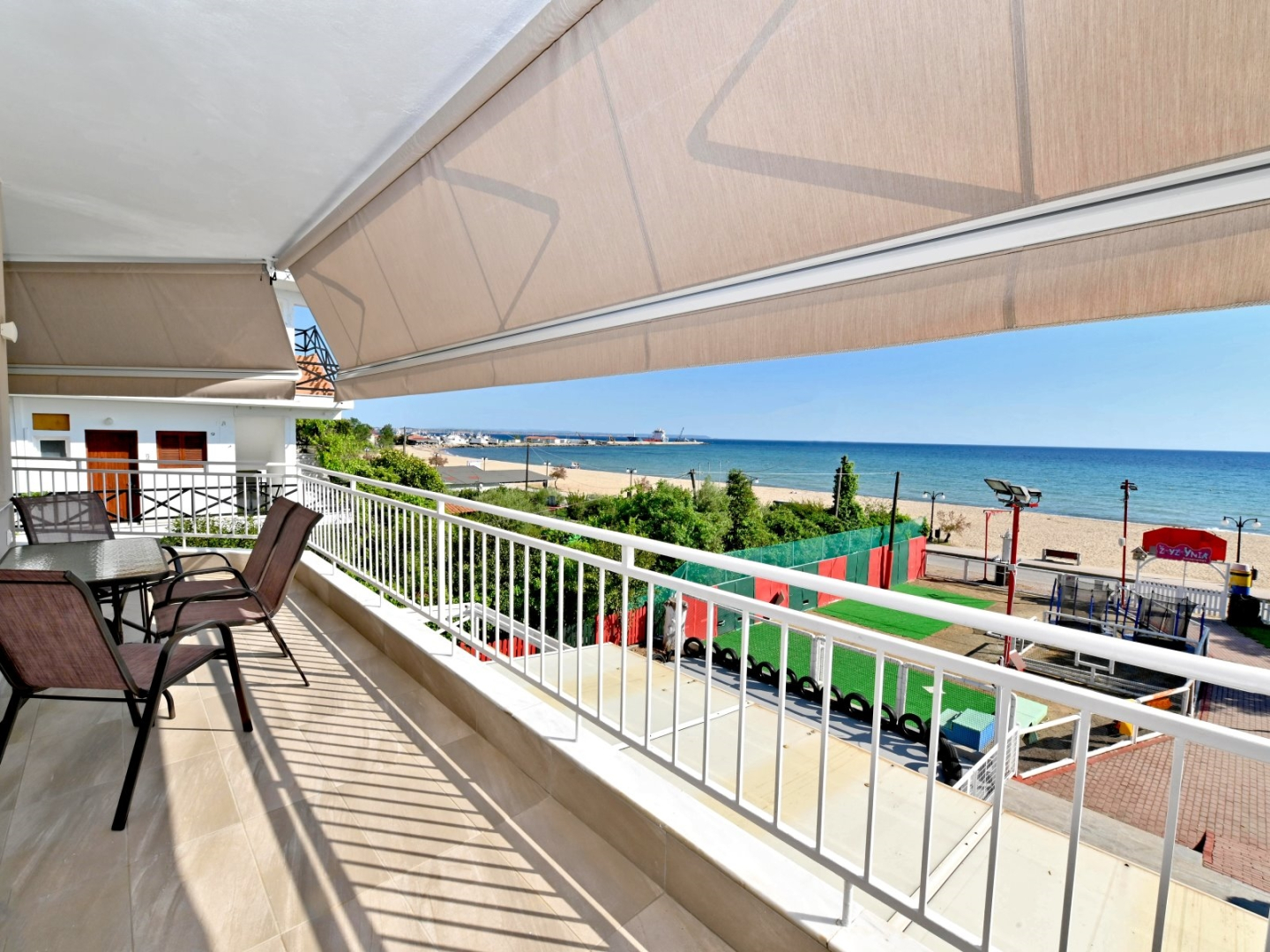 Sabbia Seafront Apartment 3 by TravelPro Servi...