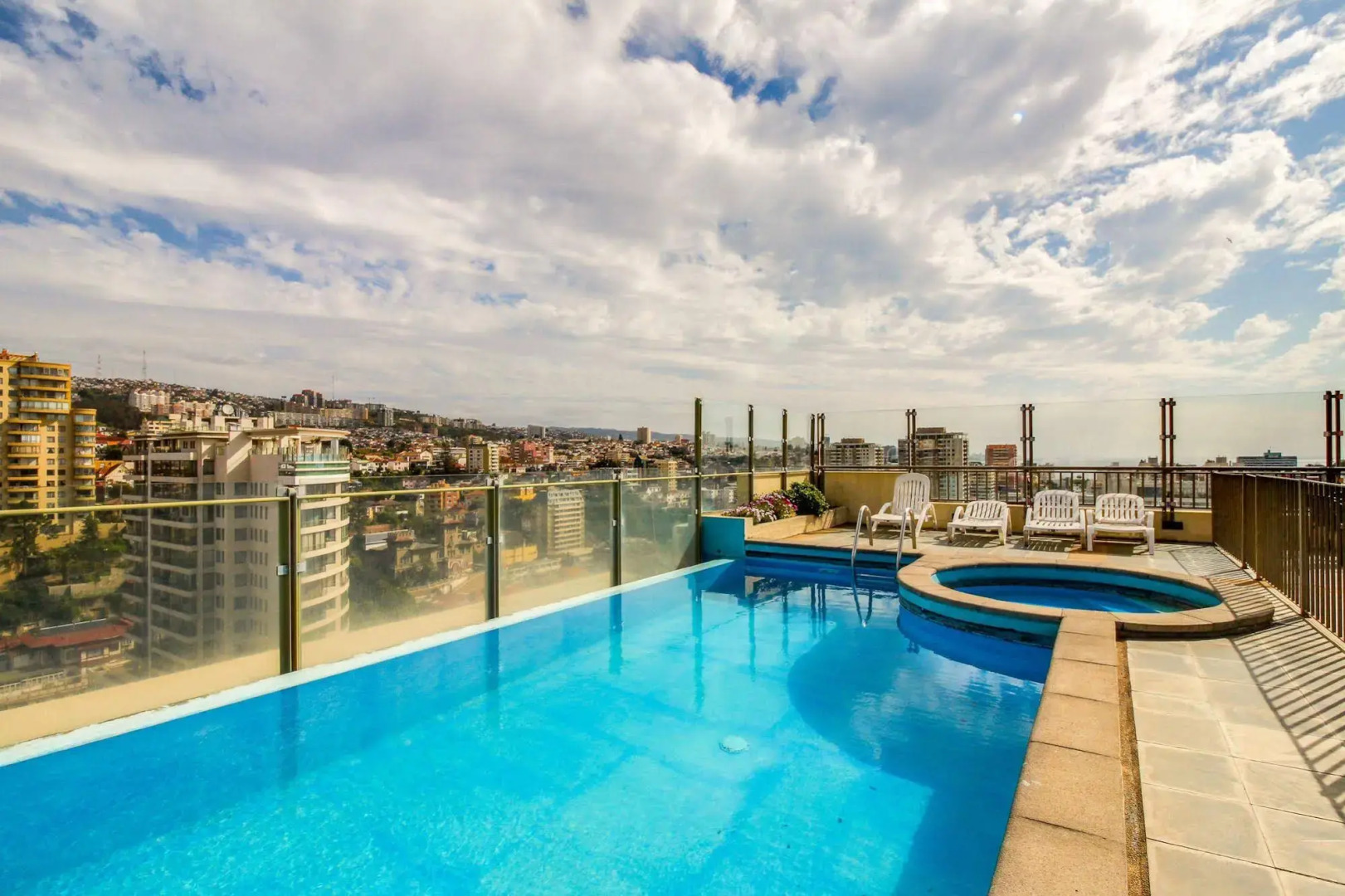 Urban Getaway Near the Sea