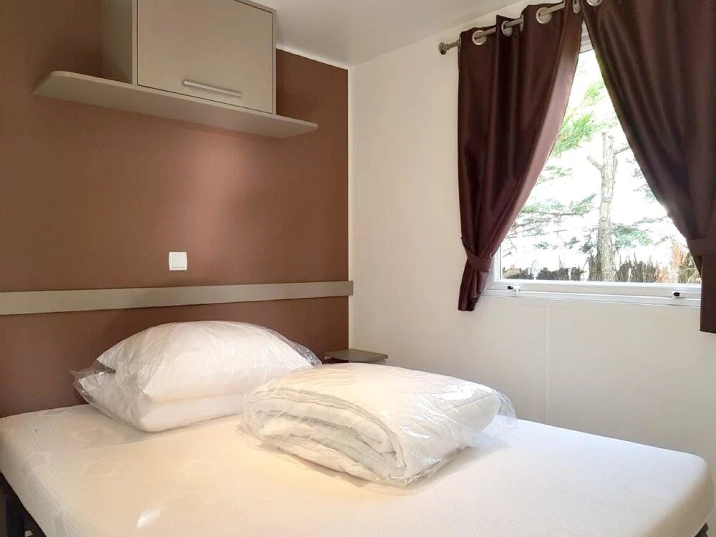 Bungalow With 2 Bedrooms in Saint-jean-de-monts, With Pool Access, Fur