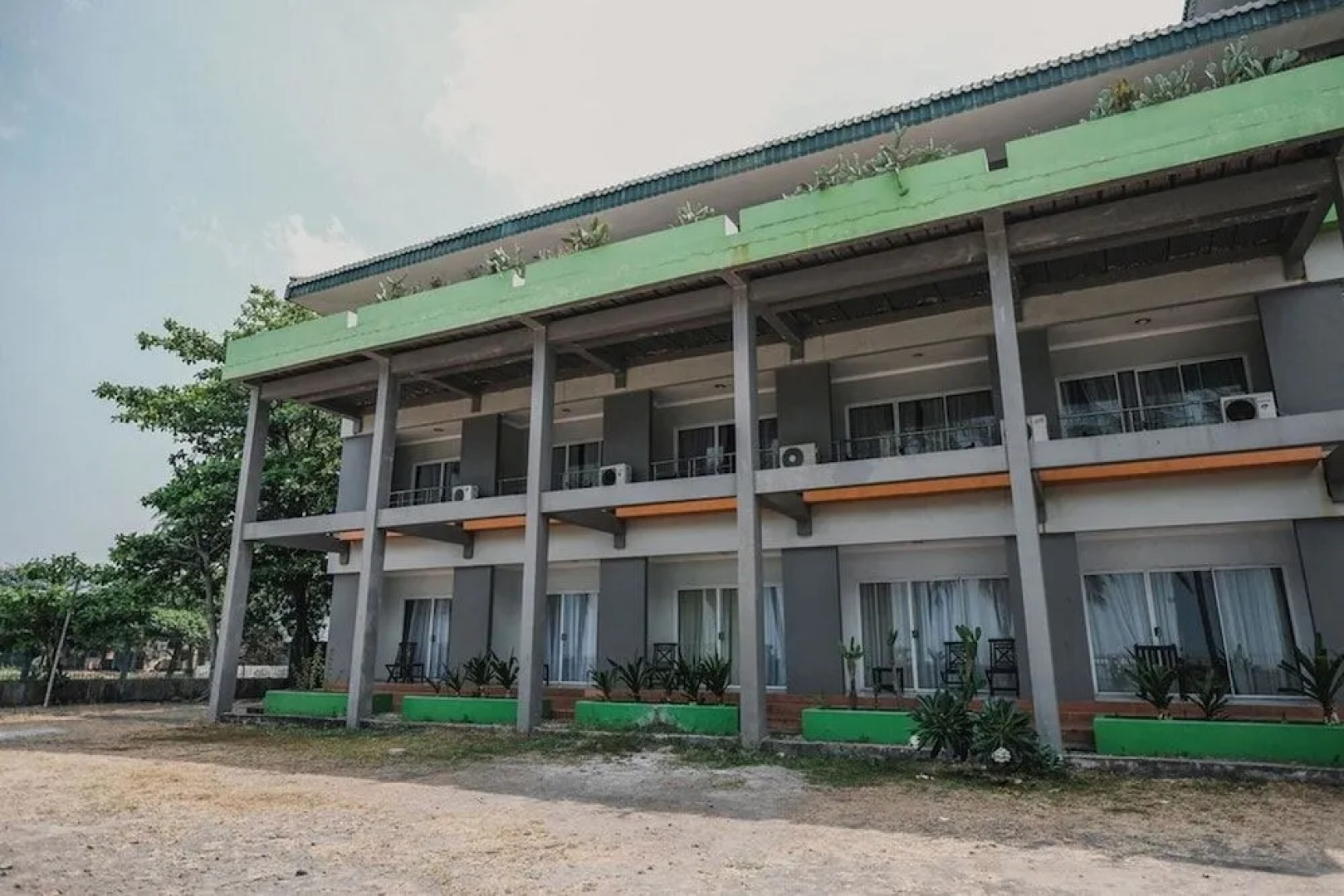 RedDoorz Plus near Pelabuhan Merak