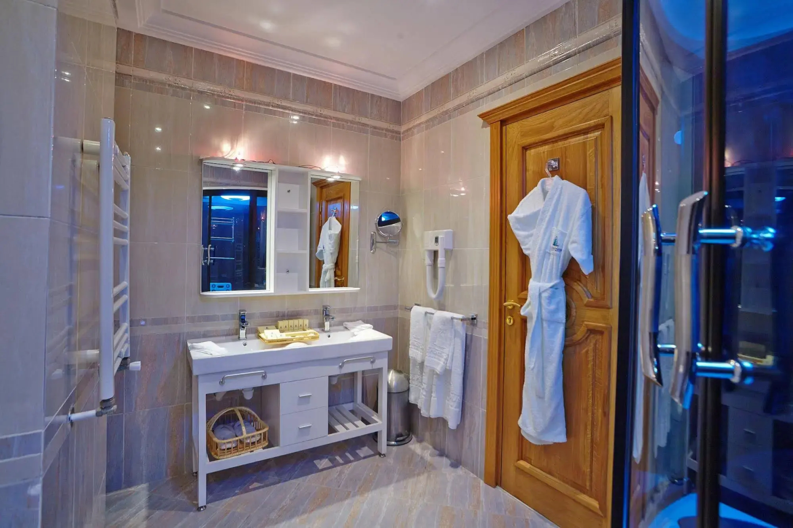 The Penthouse Suites Hotel